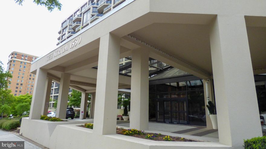 Beautiful 1 Bedroom 1 Bathroom Condo in Arlington, VA*** 24 Hours Concierge Building*** Relax Outdoor in the Ample Sunny Balcony, Washer & Dryer in UNIT, Open floorplan *** Harwood Floors throughout*** 1 assigned parking spot *** Building features Swimming POOL, tennis courts, Exercise room, Party Room, Gym w/Sauna, Elevator*** walk to metro, shops and restaurant, a commuter's dream*** 1 pet allowed below 25 lbs only*** Available 10/20/2023