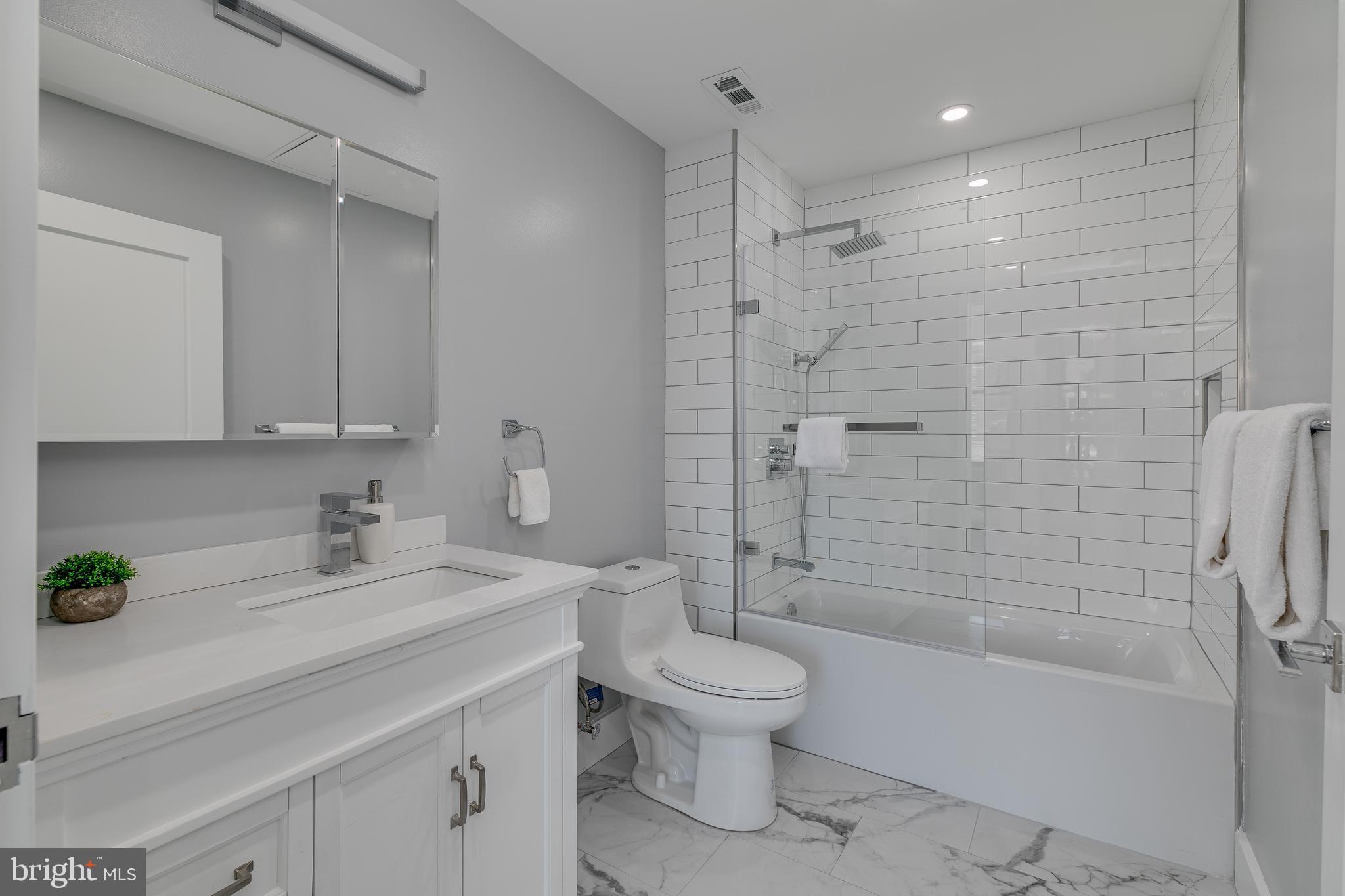 SOCIETY HILL - Residential Lease