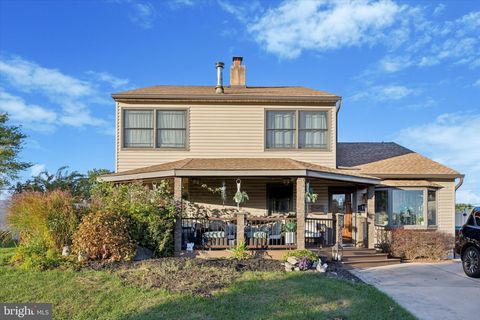 10 BLACK PINE LANE LEVITTOWN PA 19054