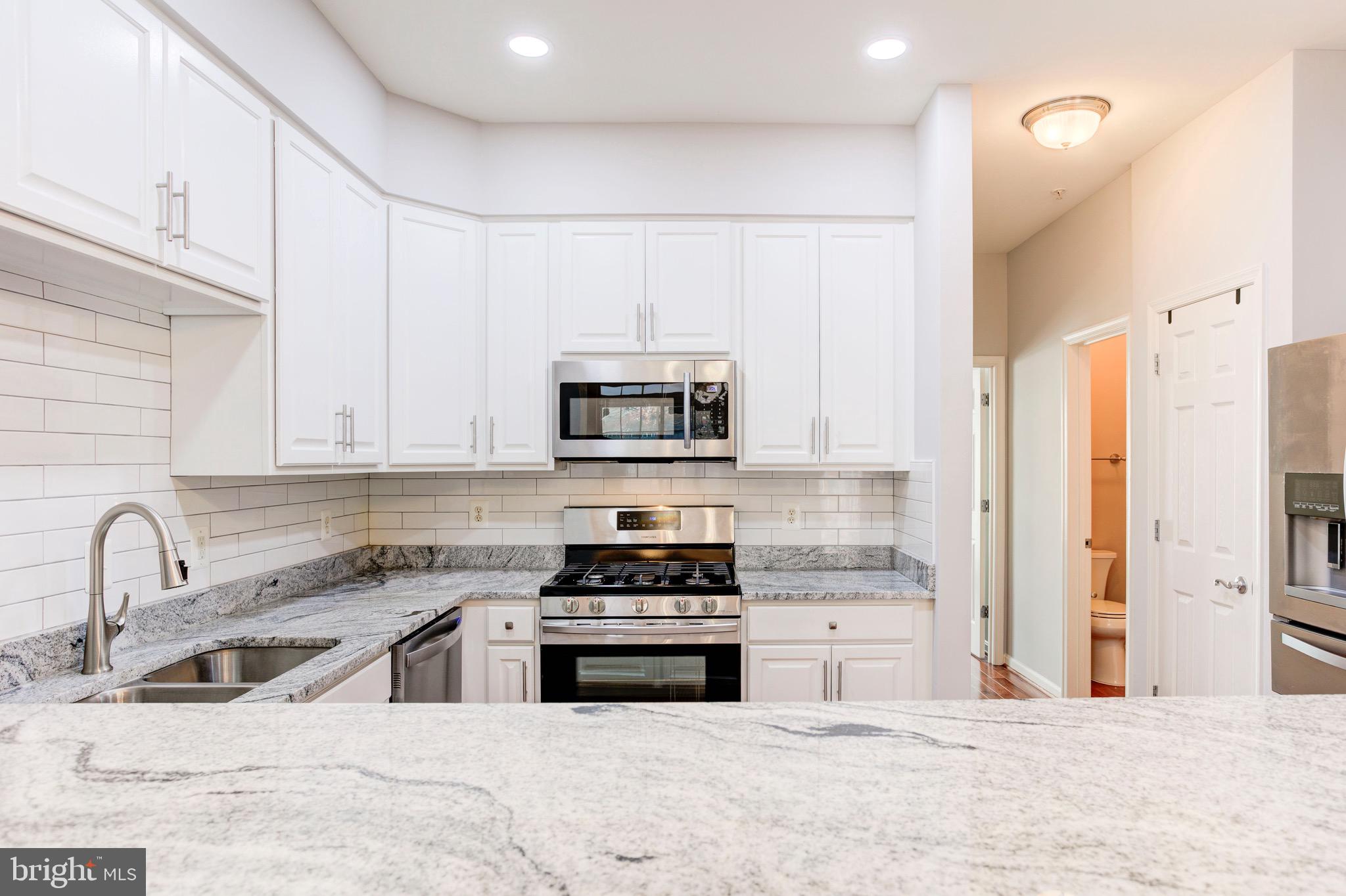 THE COMMONS ON WILLIAM SQUARE - Residential