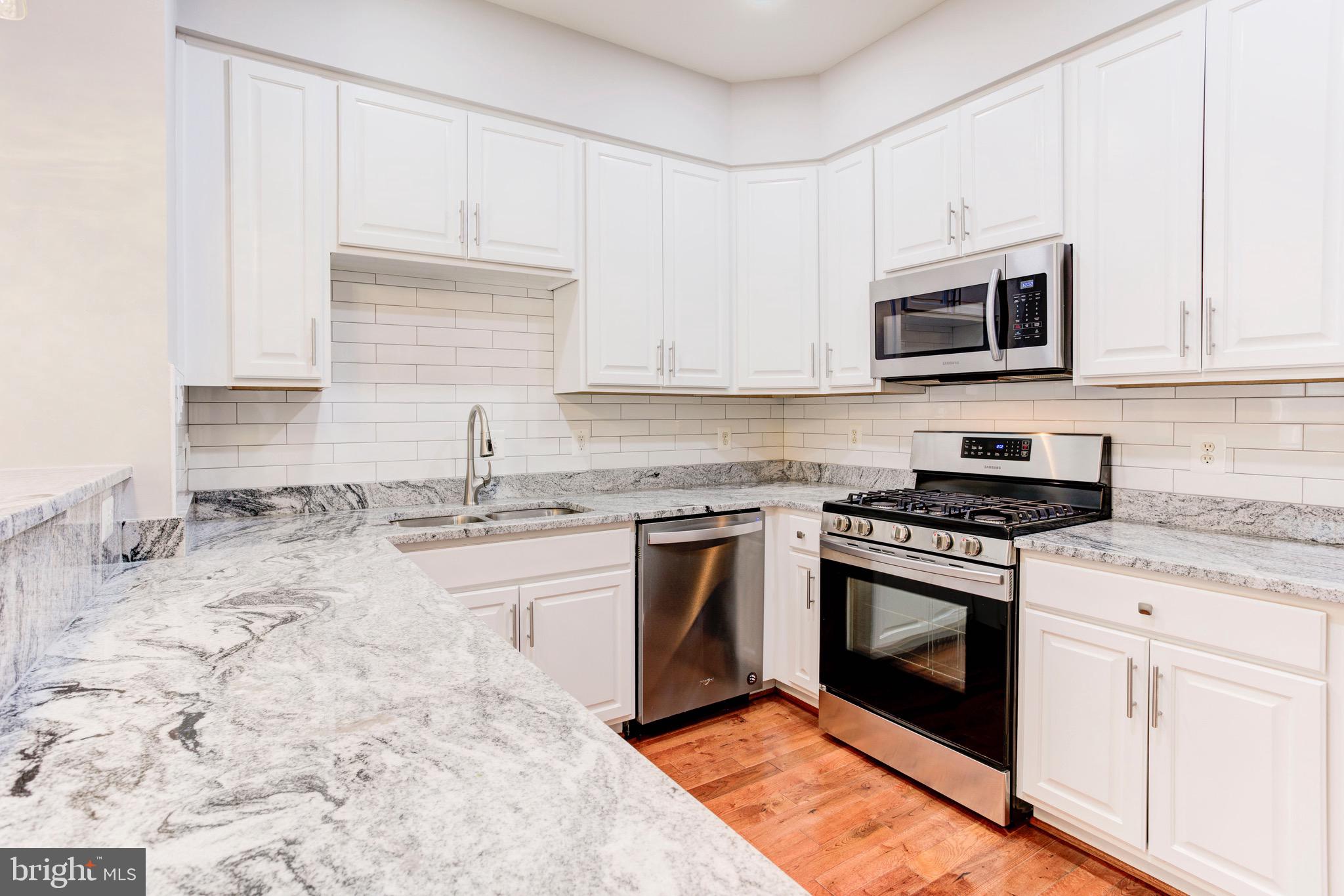 THE COMMONS ON WILLIAM SQUARE - Residential