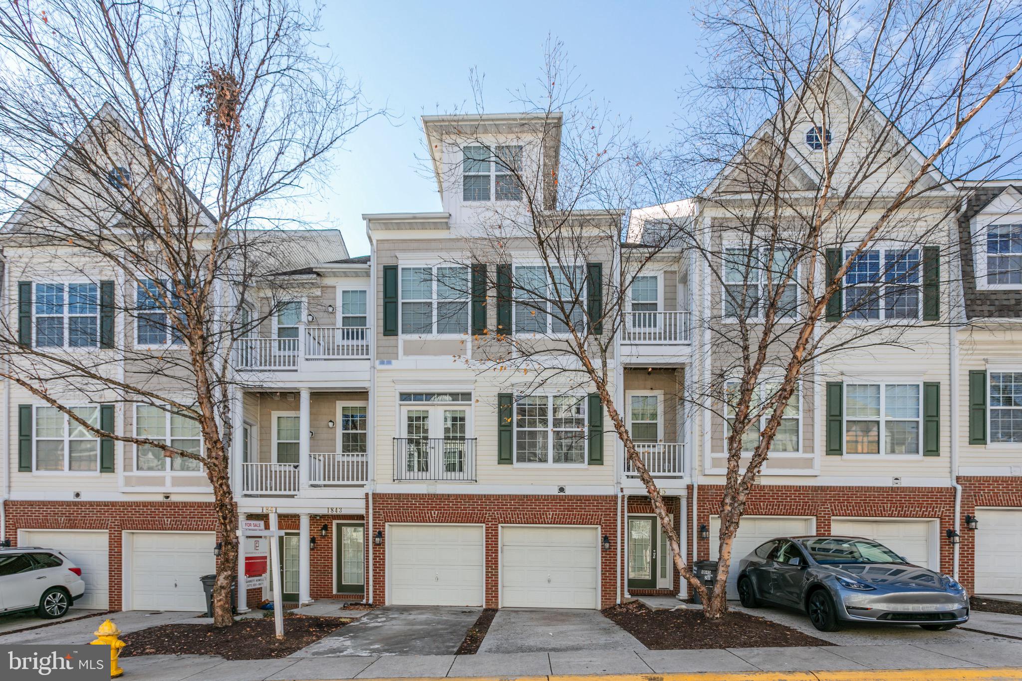 THE COMMONS ON WILLIAM SQUARE - Residential