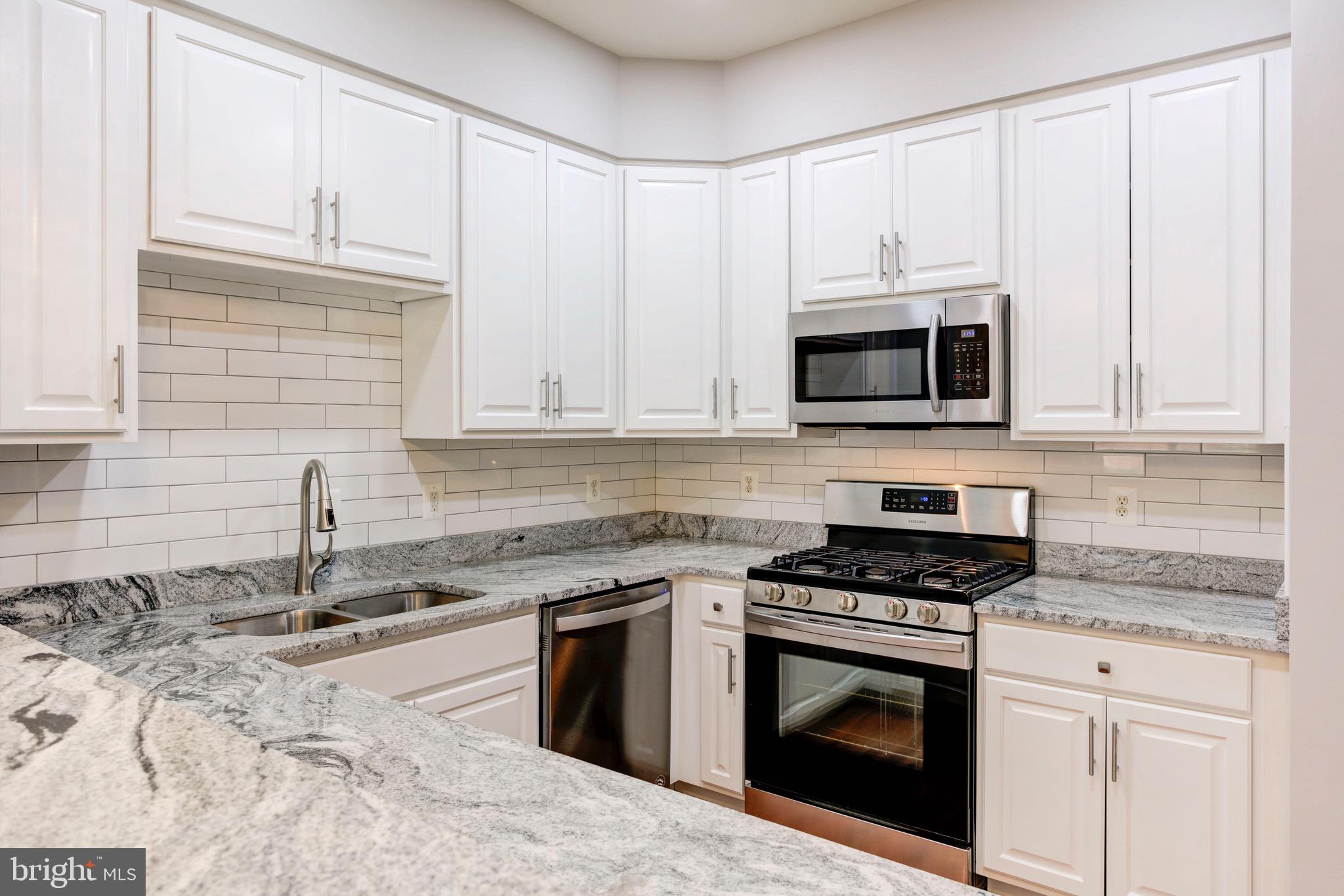 THE COMMONS ON WILLIAM SQUARE - Residential