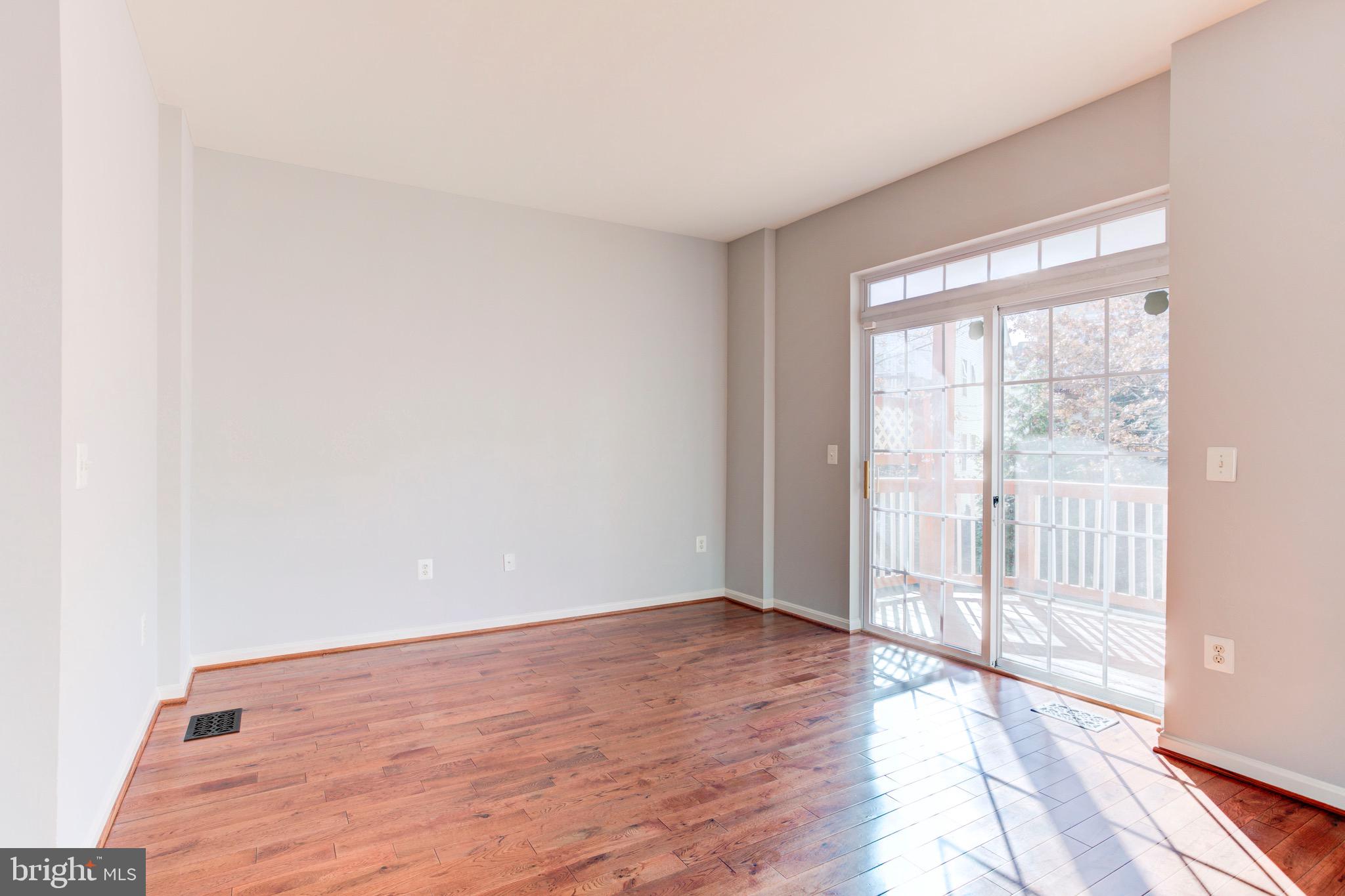 THE COMMONS ON WILLIAM SQUARE - Residential