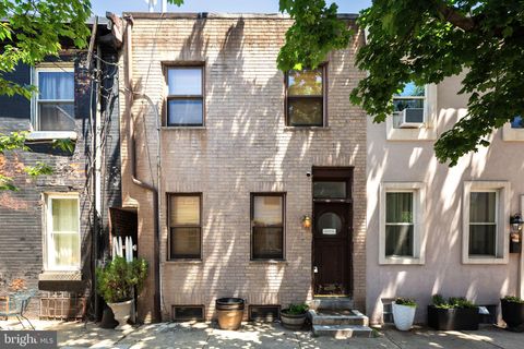 Townhouse For Sale - 423 Cross Street<br/> PHILADELPHIA, PA 19147