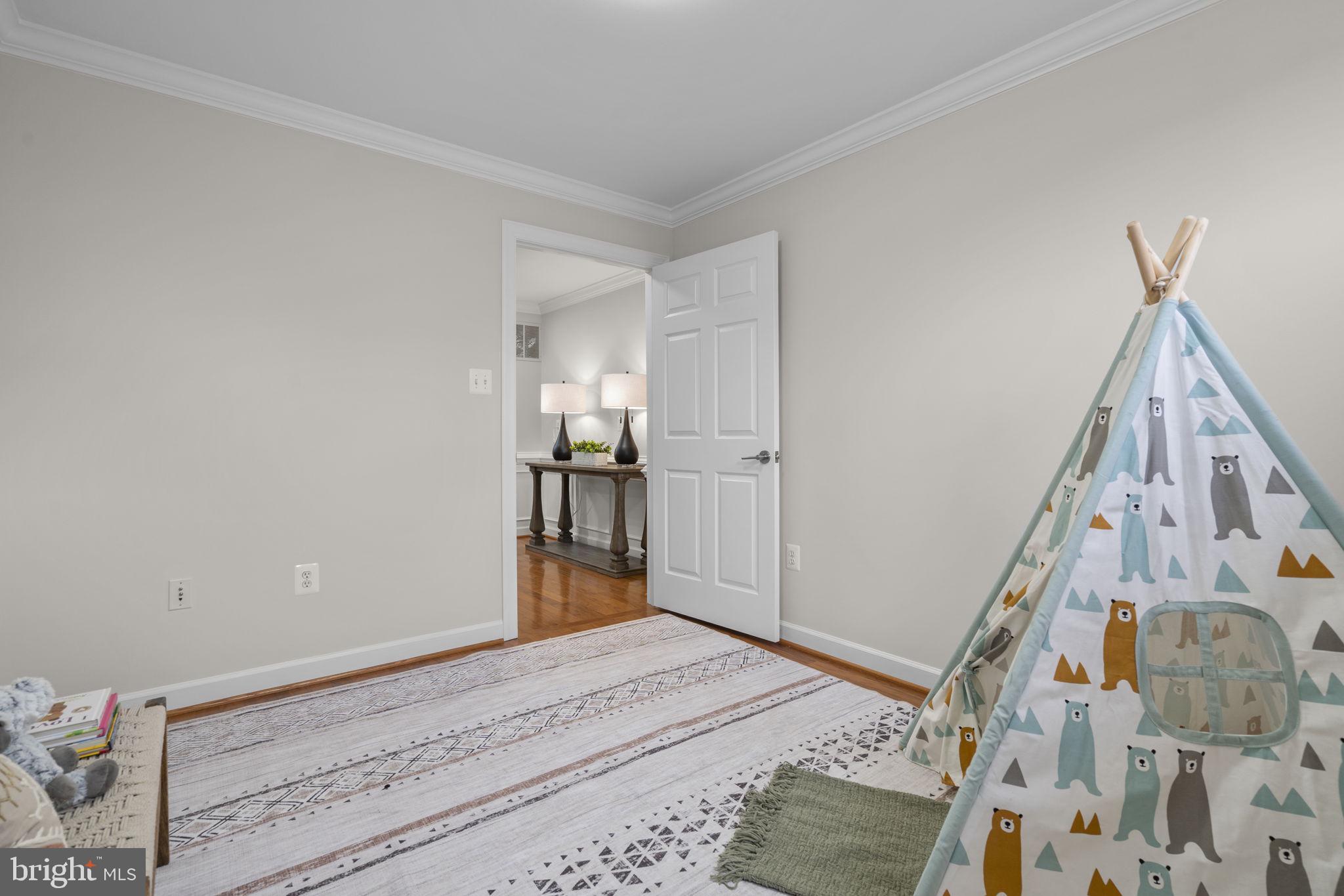 GREAT FALLS CHASE - Residential