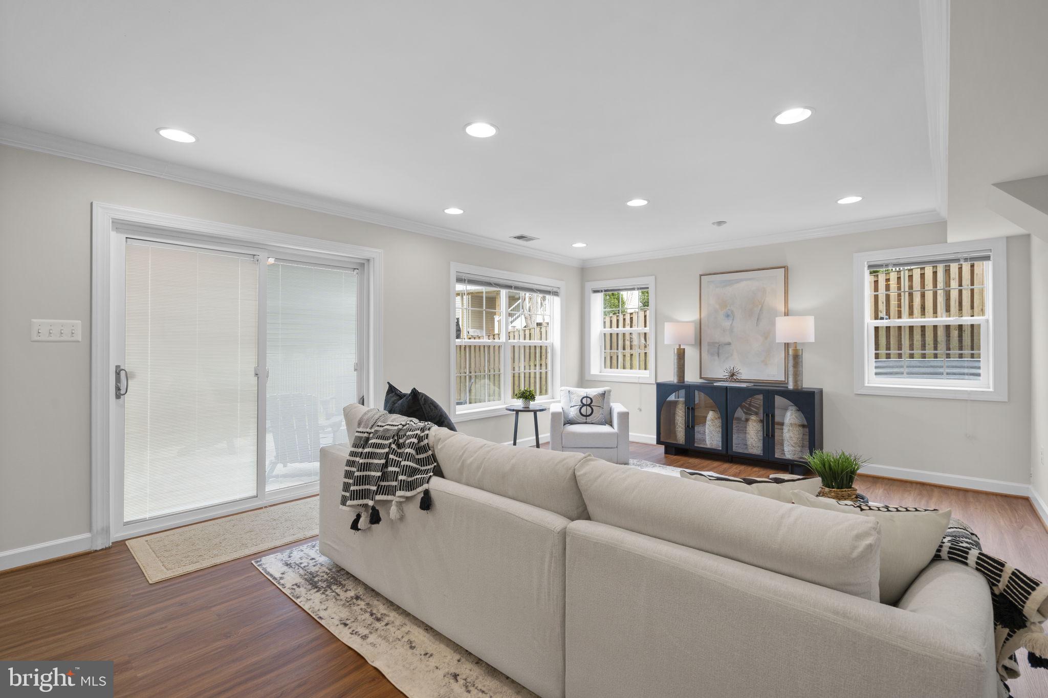 GREAT FALLS CHASE - Residential