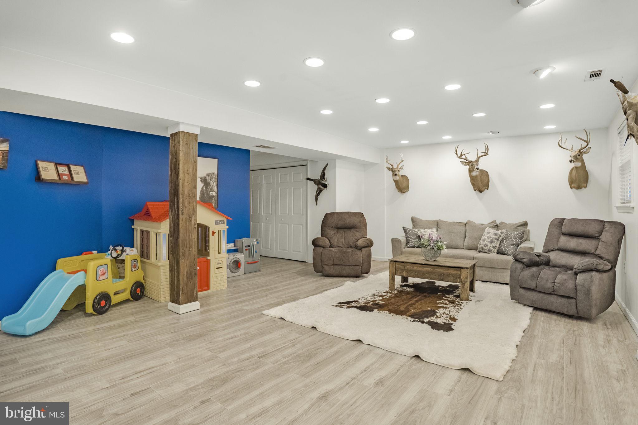 NEWTOWN VILLAGE SUB - Residential