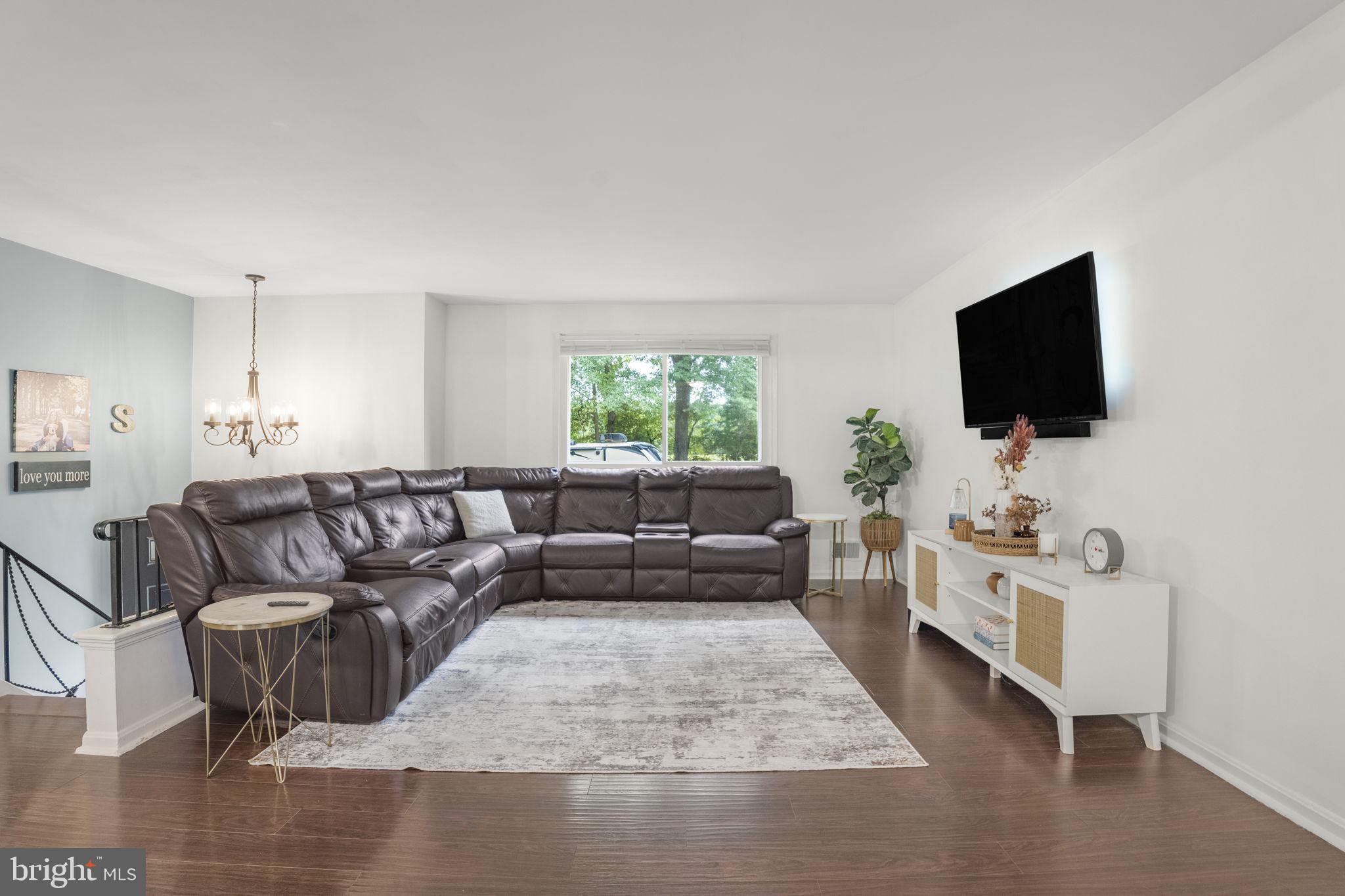 NEWTOWN VILLAGE SUB - Residential