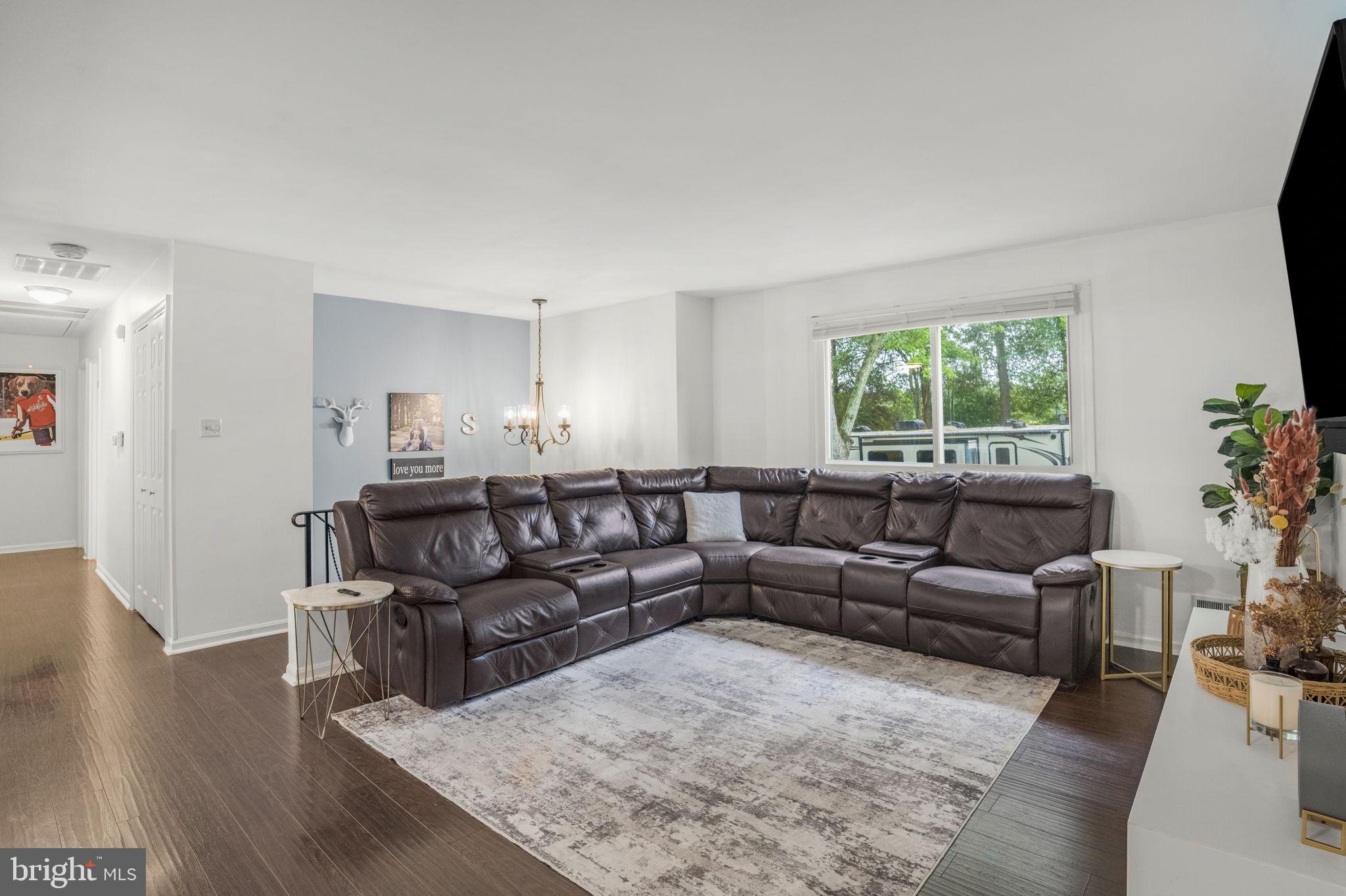 NEWTOWN VILLAGE SUB - Residential