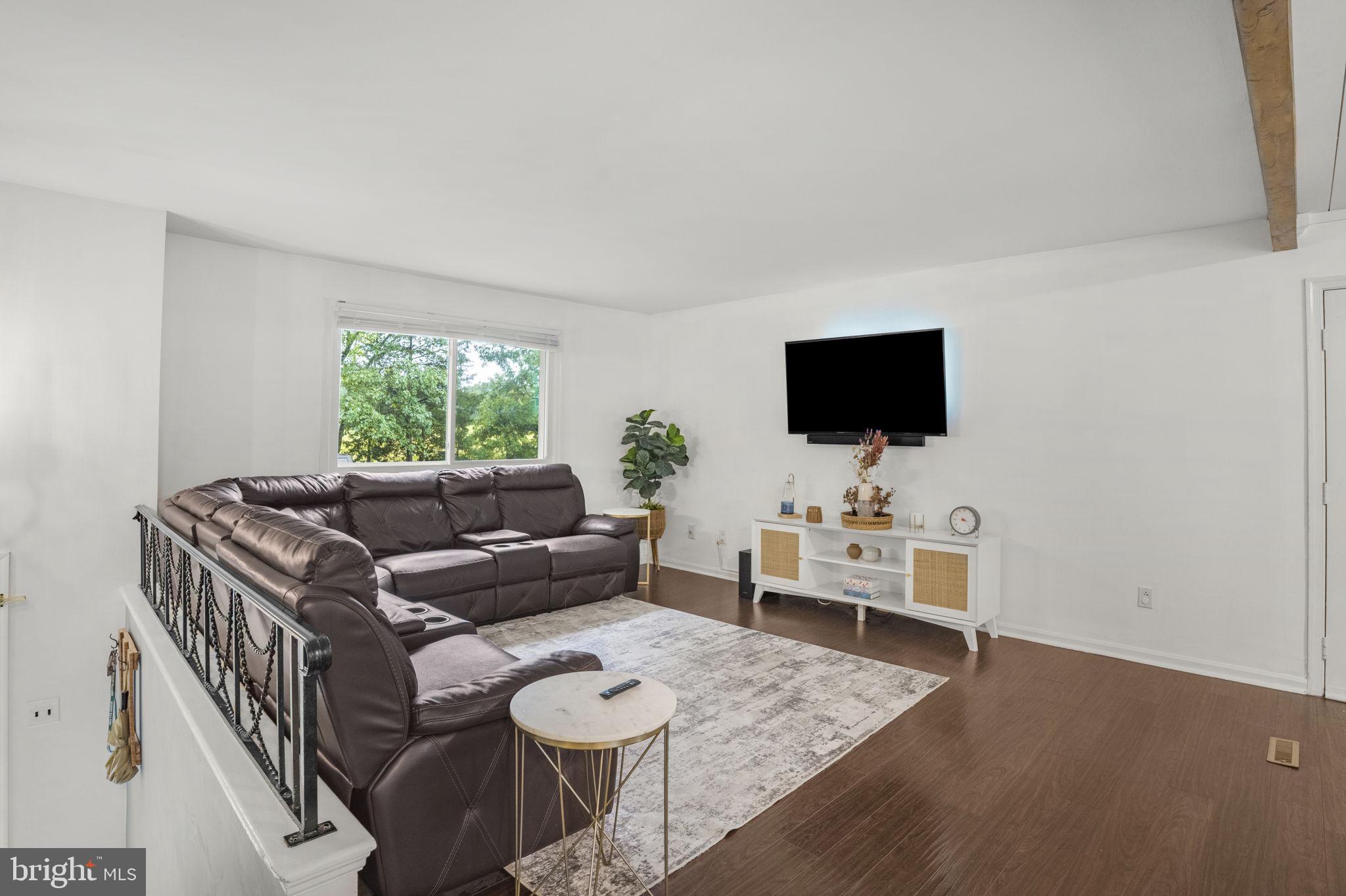 NEWTOWN VILLAGE SUB - Residential