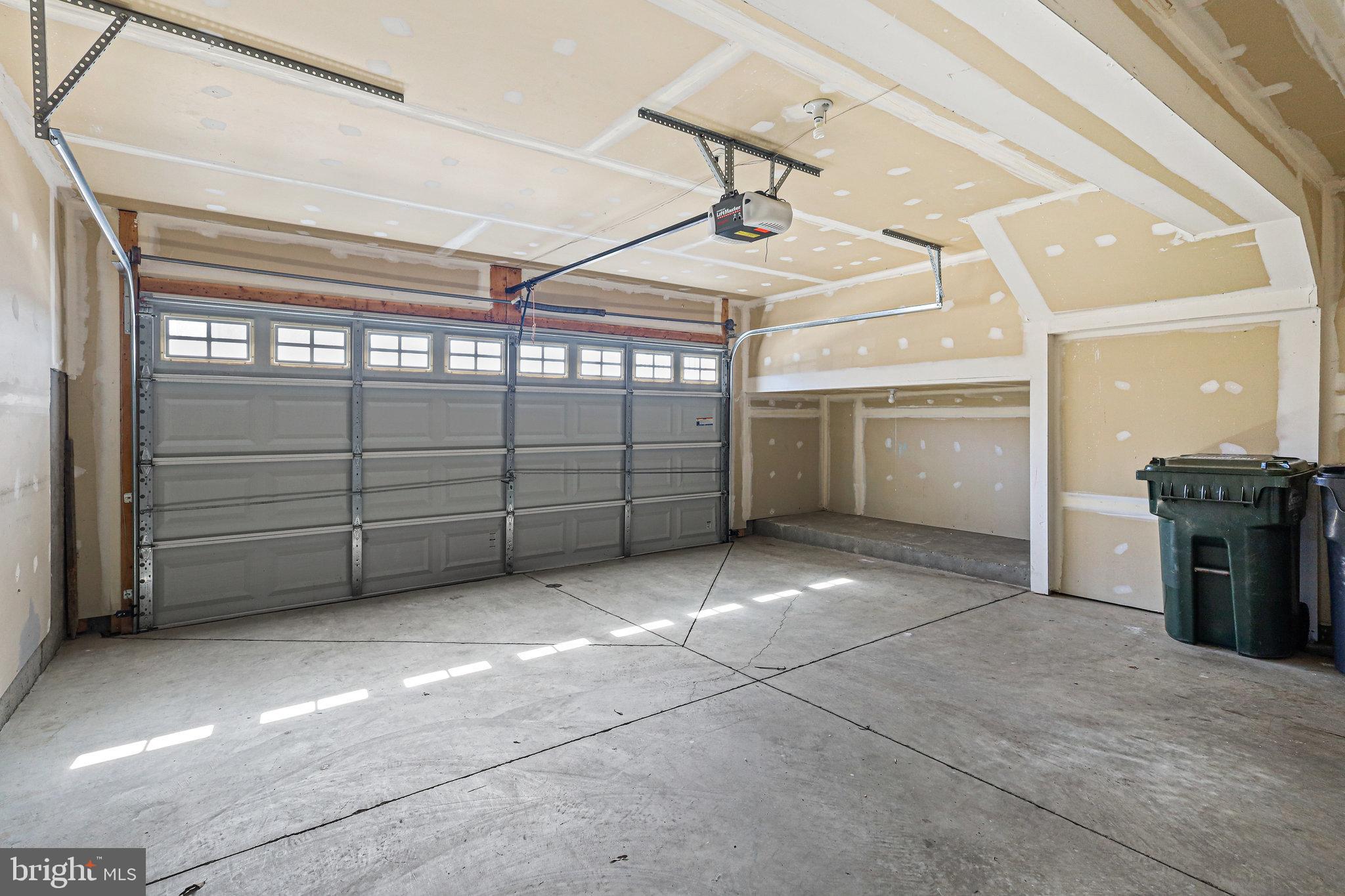 FOSTERS CREST - Residential Lease