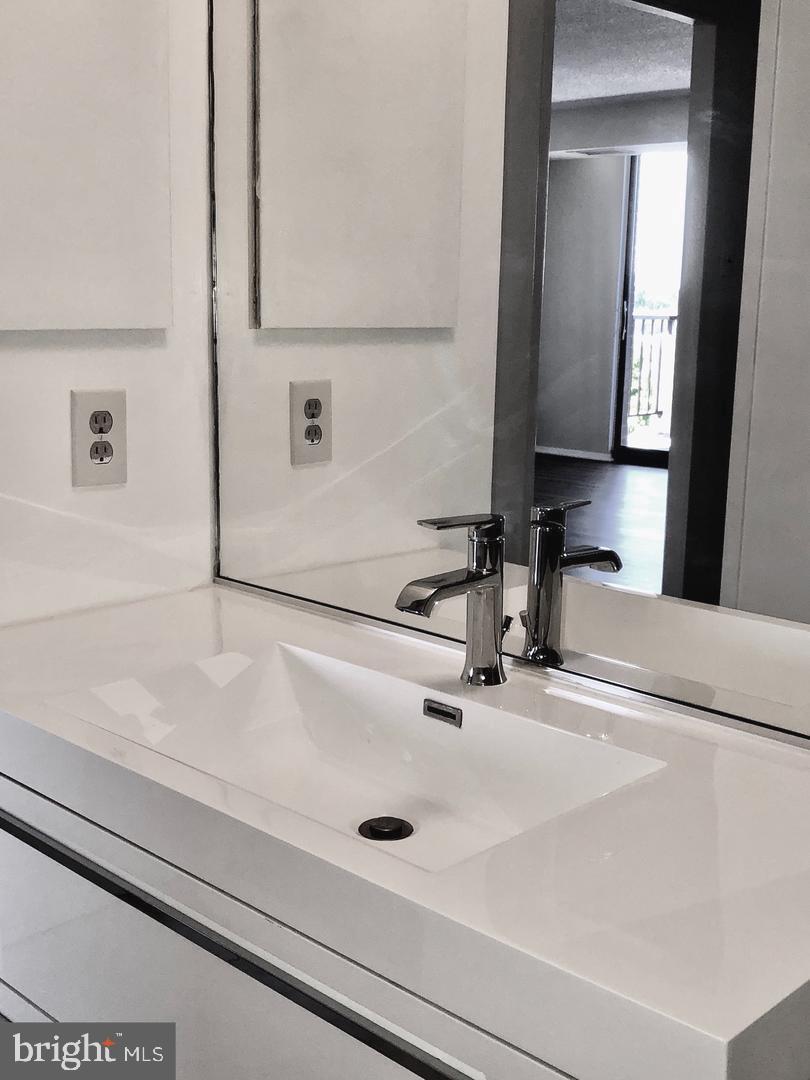 REGENCY AT MCLEAN - Residential Lease