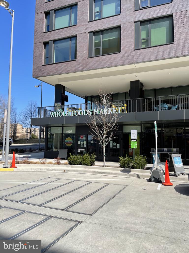 REGENCY AT MCLEAN - Residential Lease