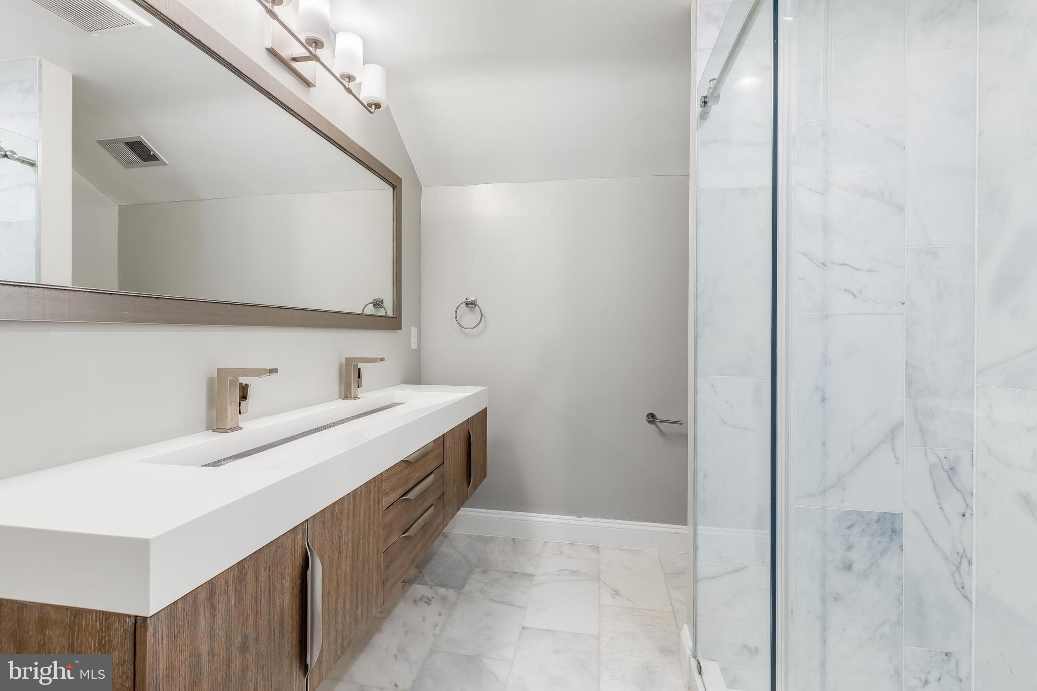 ARLINGTON RIDGE - Residential