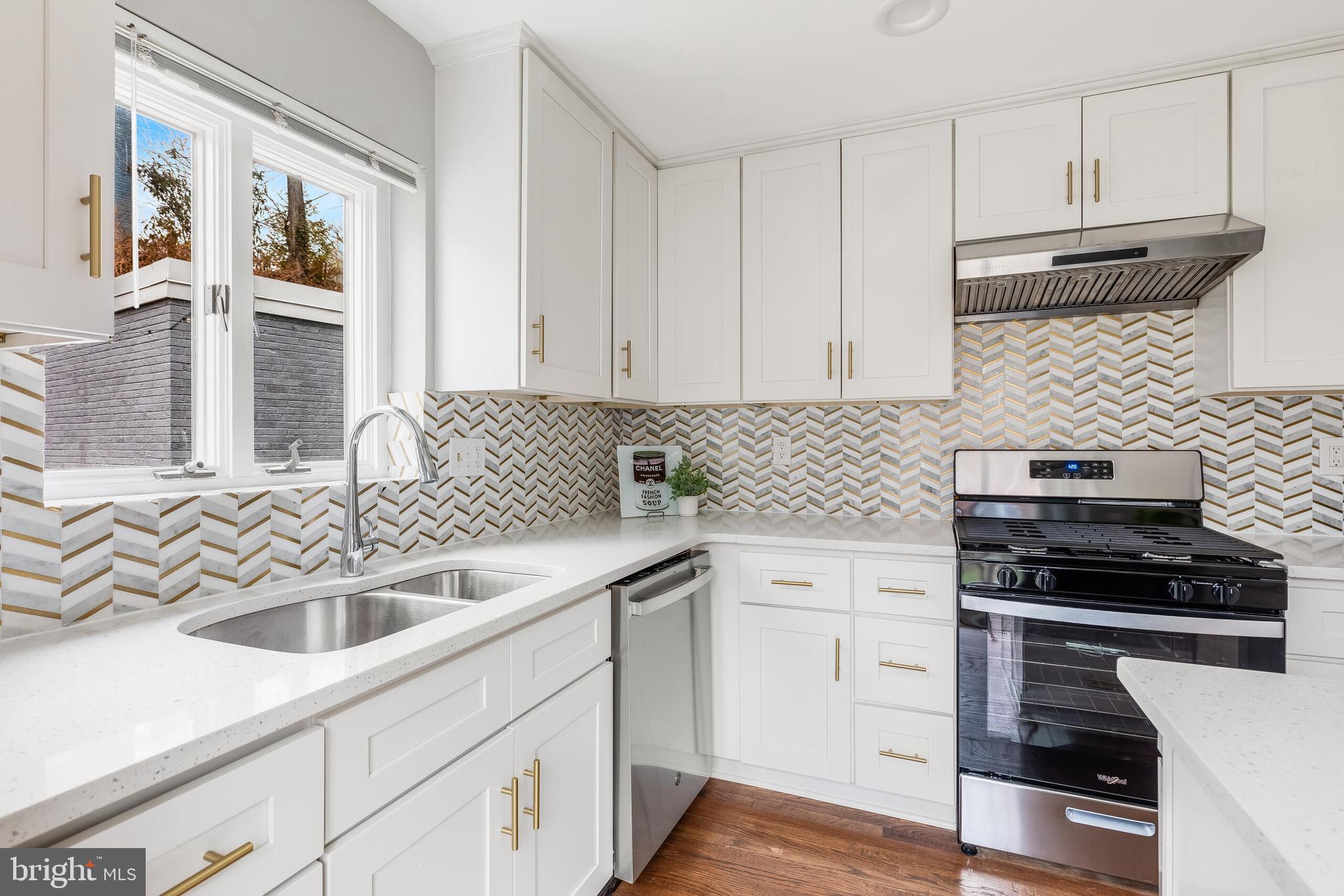 ARLINGTON RIDGE - Residential