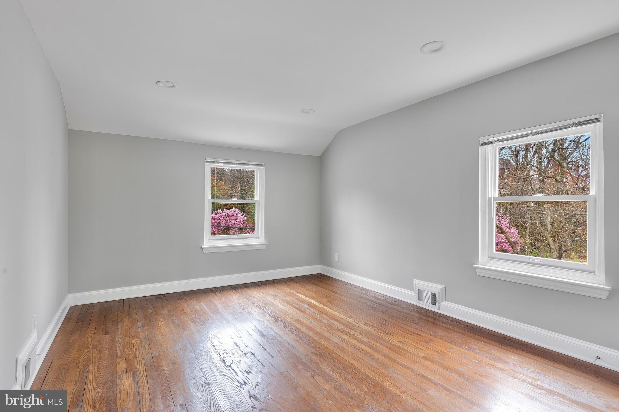 ARLINGTON RIDGE - Residential