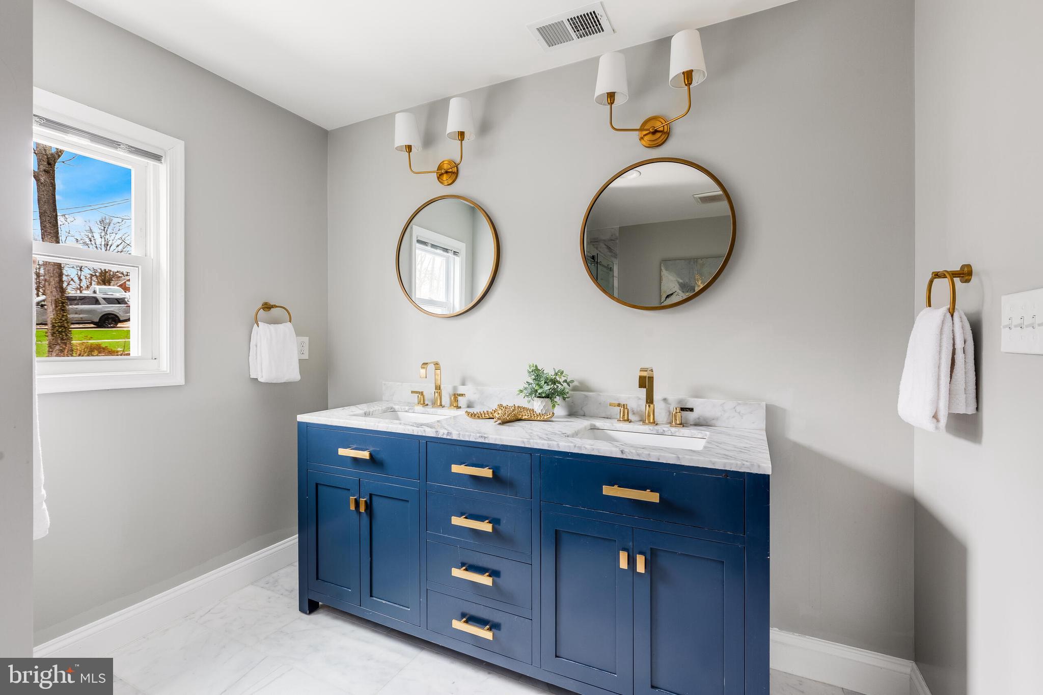 ARLINGTON RIDGE - Residential