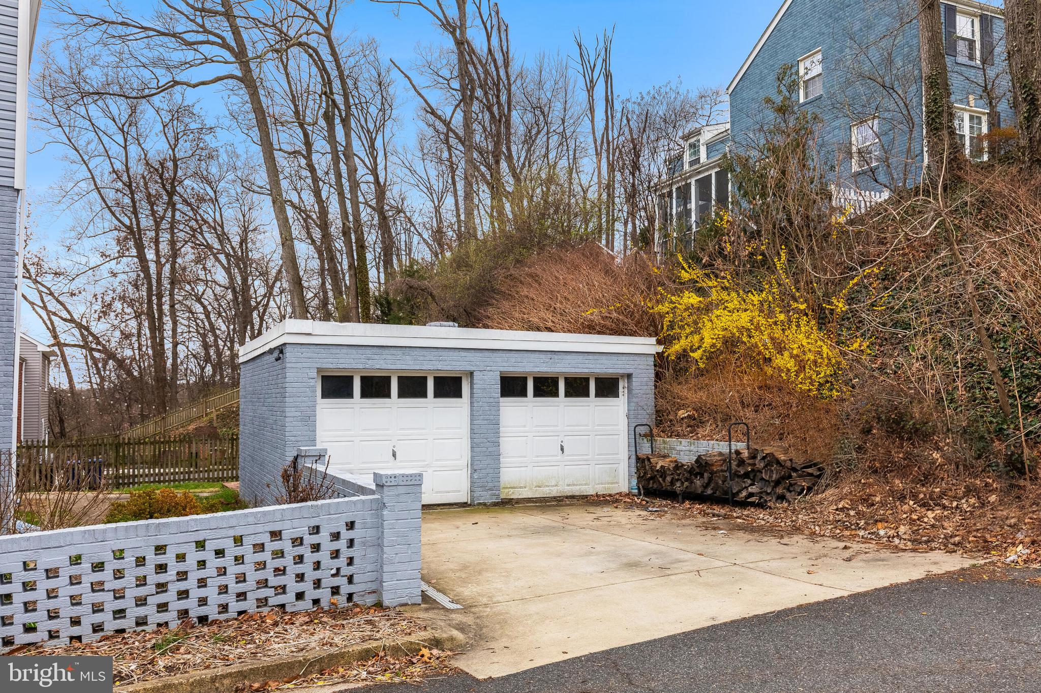 ARLINGTON RIDGE - Residential