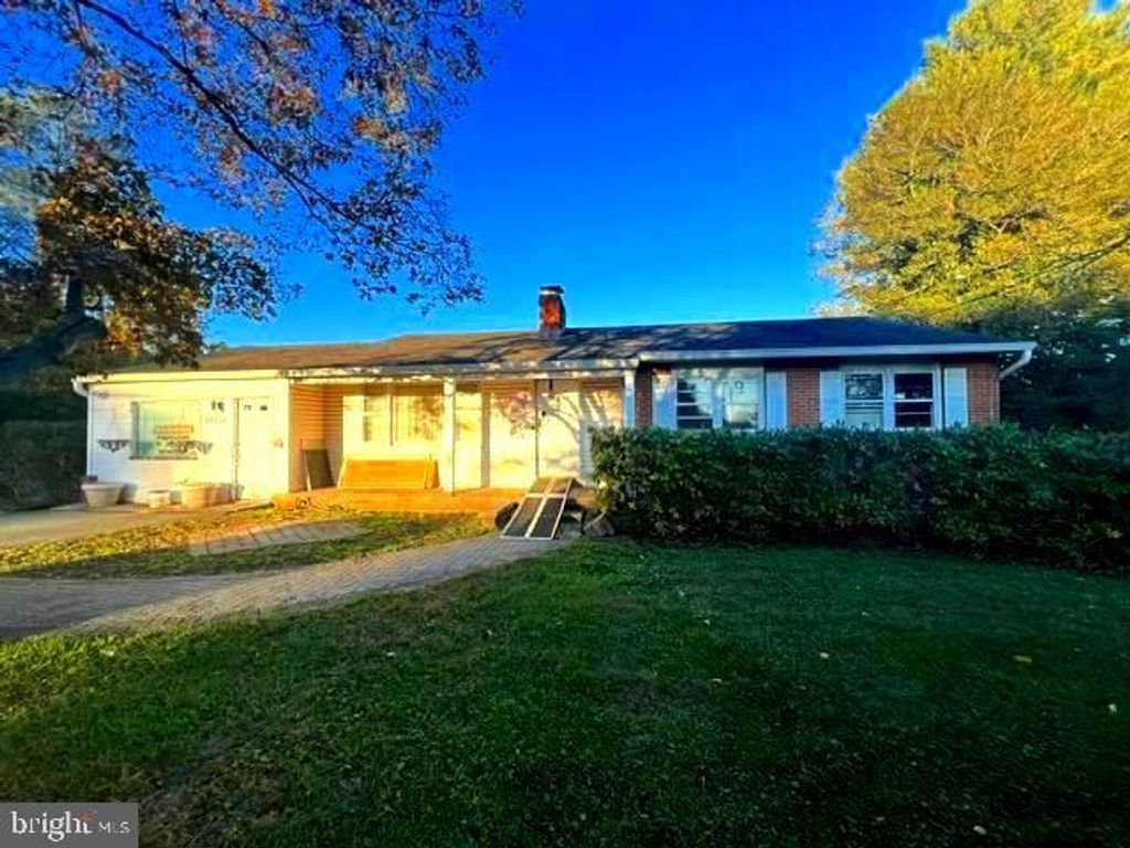 Photo of 23513 Woodfield Road, GAITHERSBURG, MD 20882 (MLS # MDMC2204990)