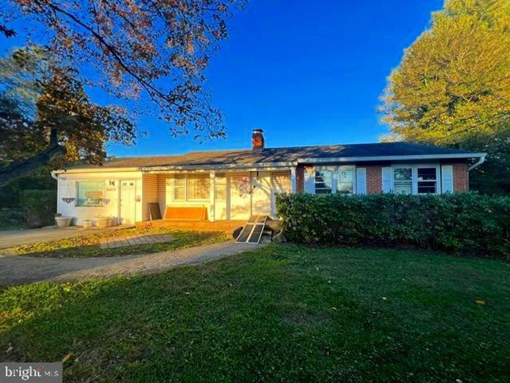 Photo of 23513 Woodfield Road, GAITHERSBURG, MD 20882 (MLS # MDMC2204990)