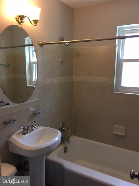 VILLAGES AT FALLS CHURCH - Residential Lease