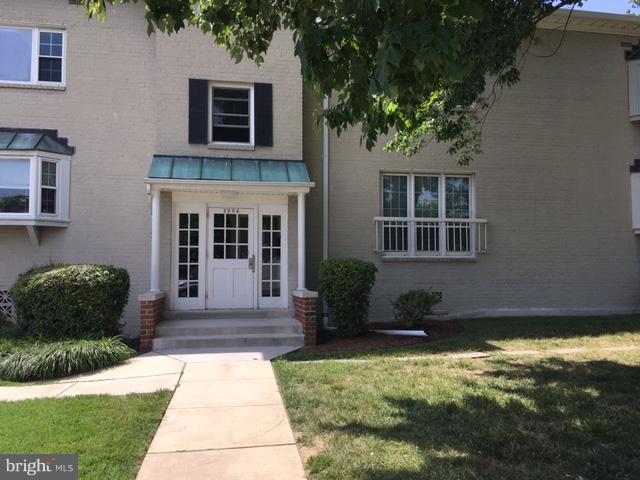 VILLAGES AT FALLS CHURCH - Residential Lease