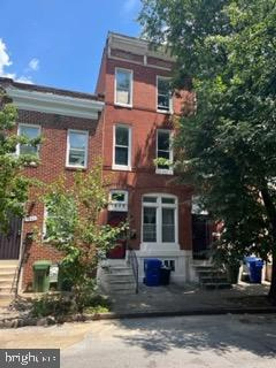 GREAT INVESTMENT PROPERTY!  4 BEDS 2.5 BATHS, LARGE BASEMENT, BACK PATIO!  THIS IS A GREAT INVESTMENT FOR SOMEON WHO INTENDS TO DO RENOVATIONS!  THIS PROPERTY IS BEING SOLD AS IS! PROPERTY IS VACANT FOR IMMEDIATE TAKE OVER!  SCHEDULE YOUR SHOWING TODAY!