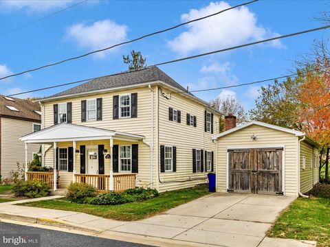 Homes For Sale - 106 E Main Street<br/> BURKITTSVILLE, MD 21718