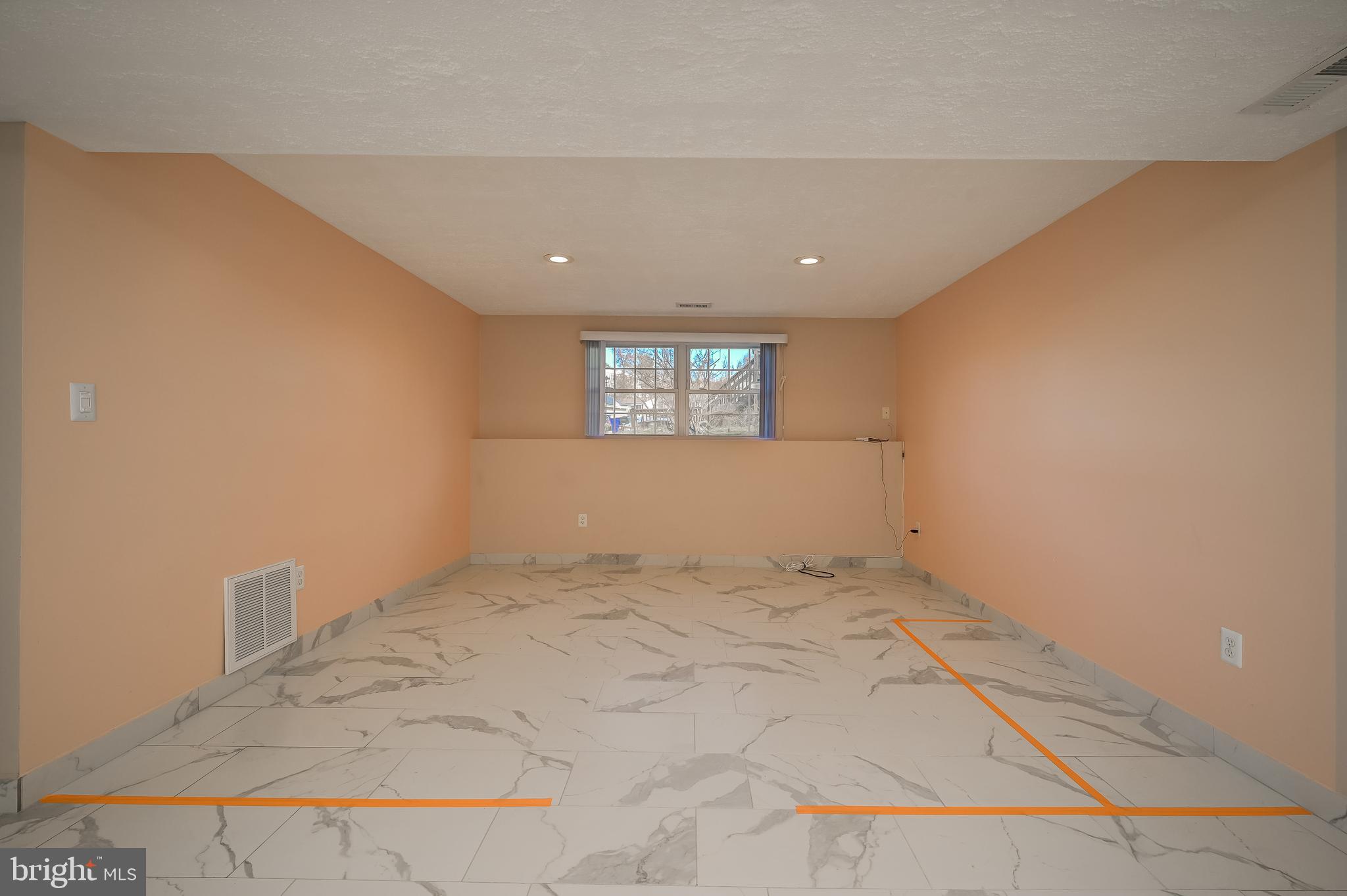 GLEN COURT - Residential