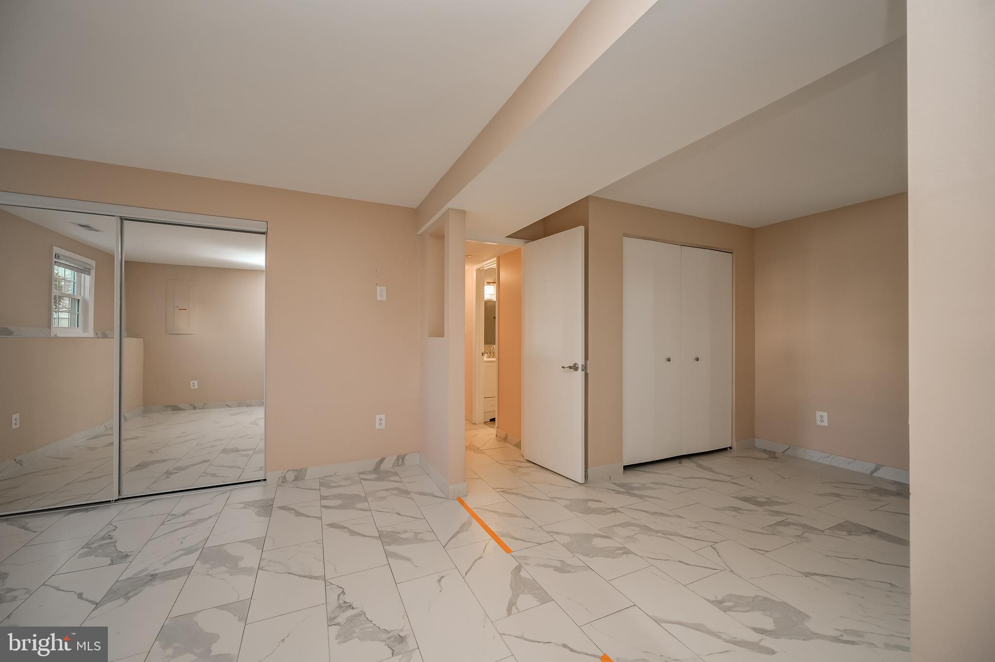 GLEN COURT - Residential