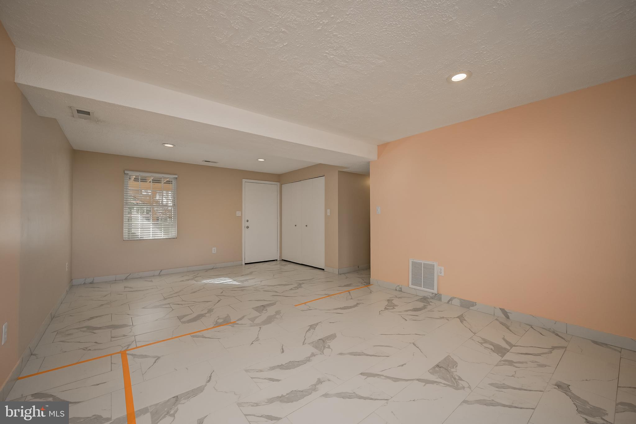 GLEN COURT - Residential