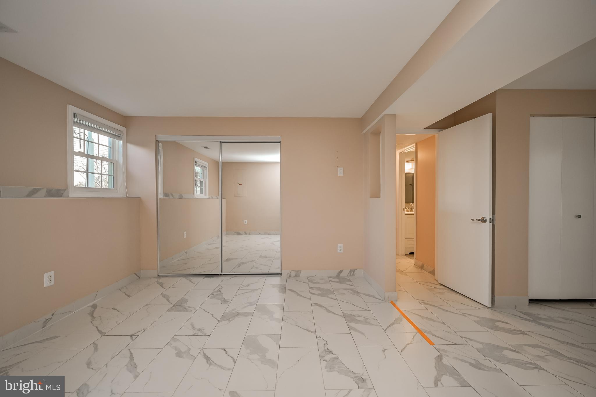 GLEN COURT - Residential