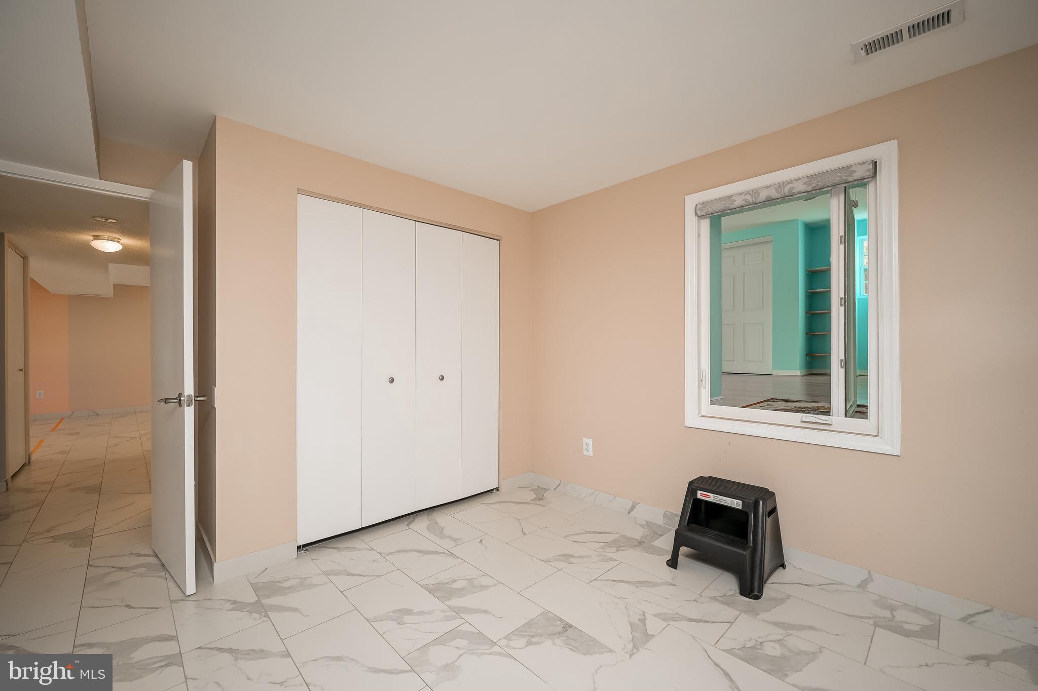 GLEN COURT - Residential