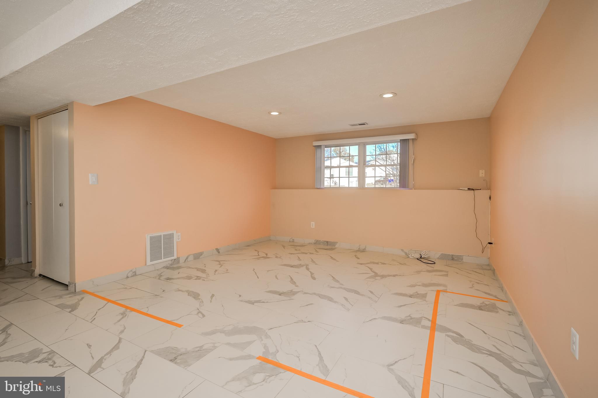 GLEN COURT - Residential