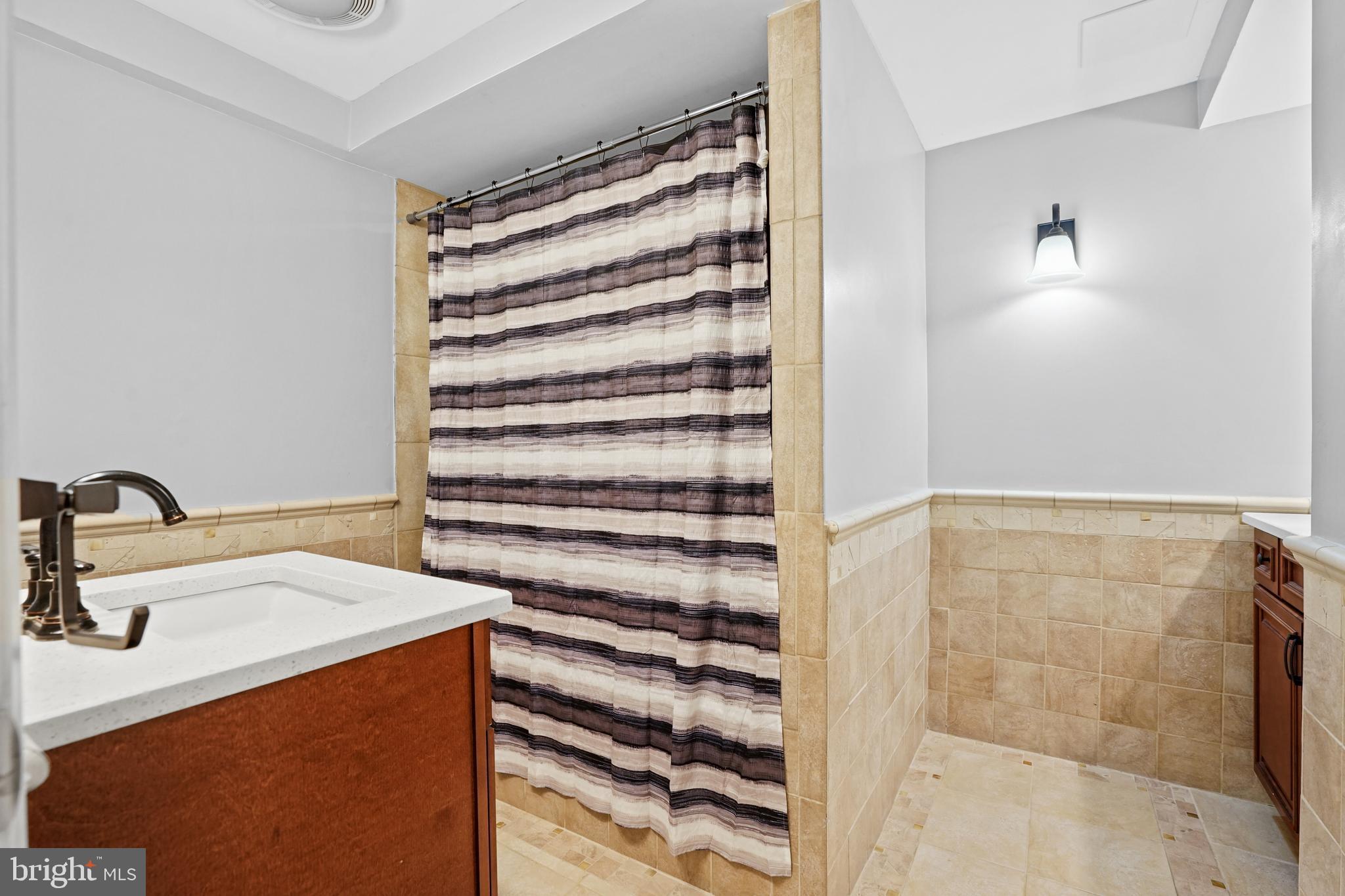 SOUTHGATE - Residential Lease