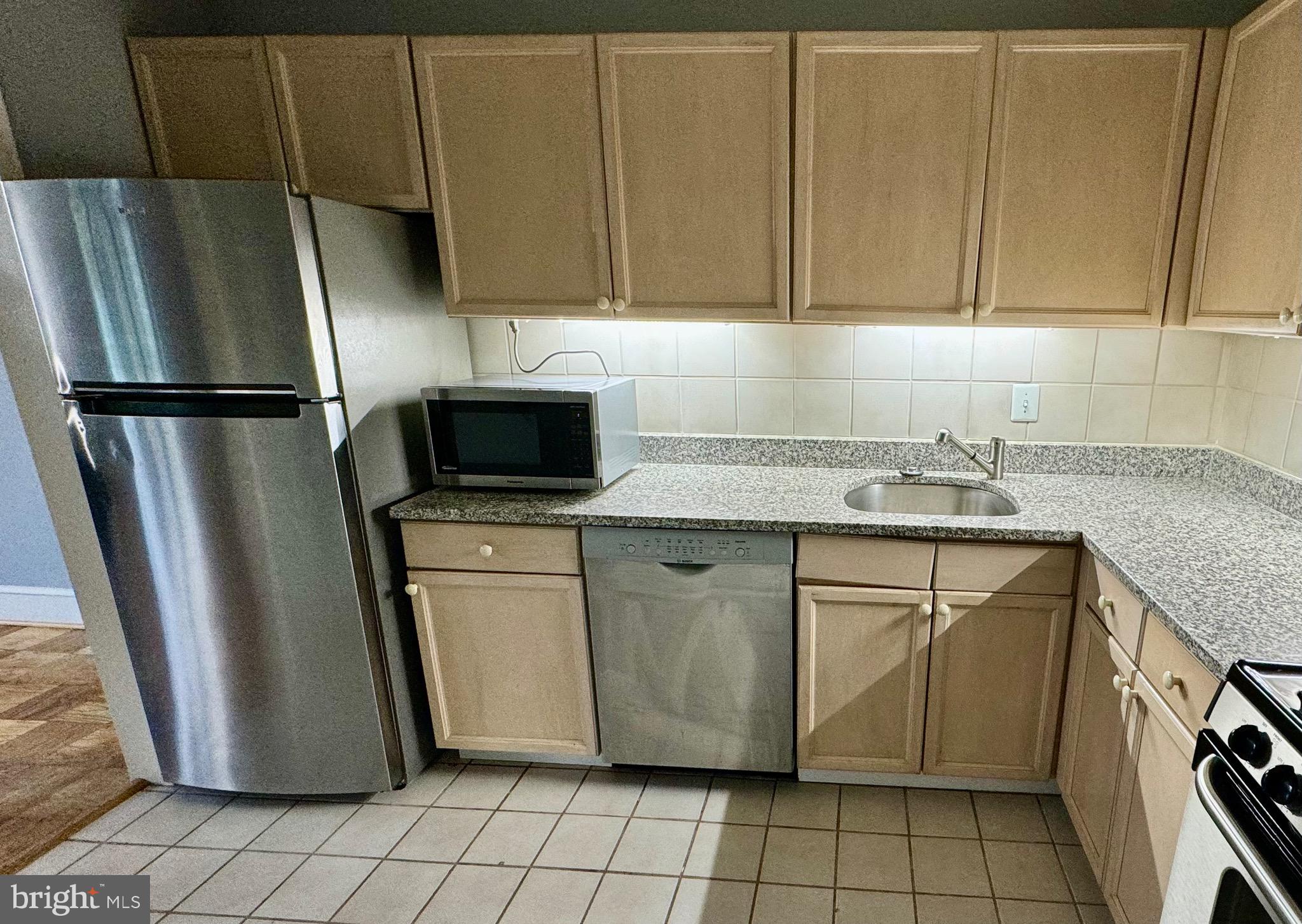 PROMENADE TOWERS - Residential Lease