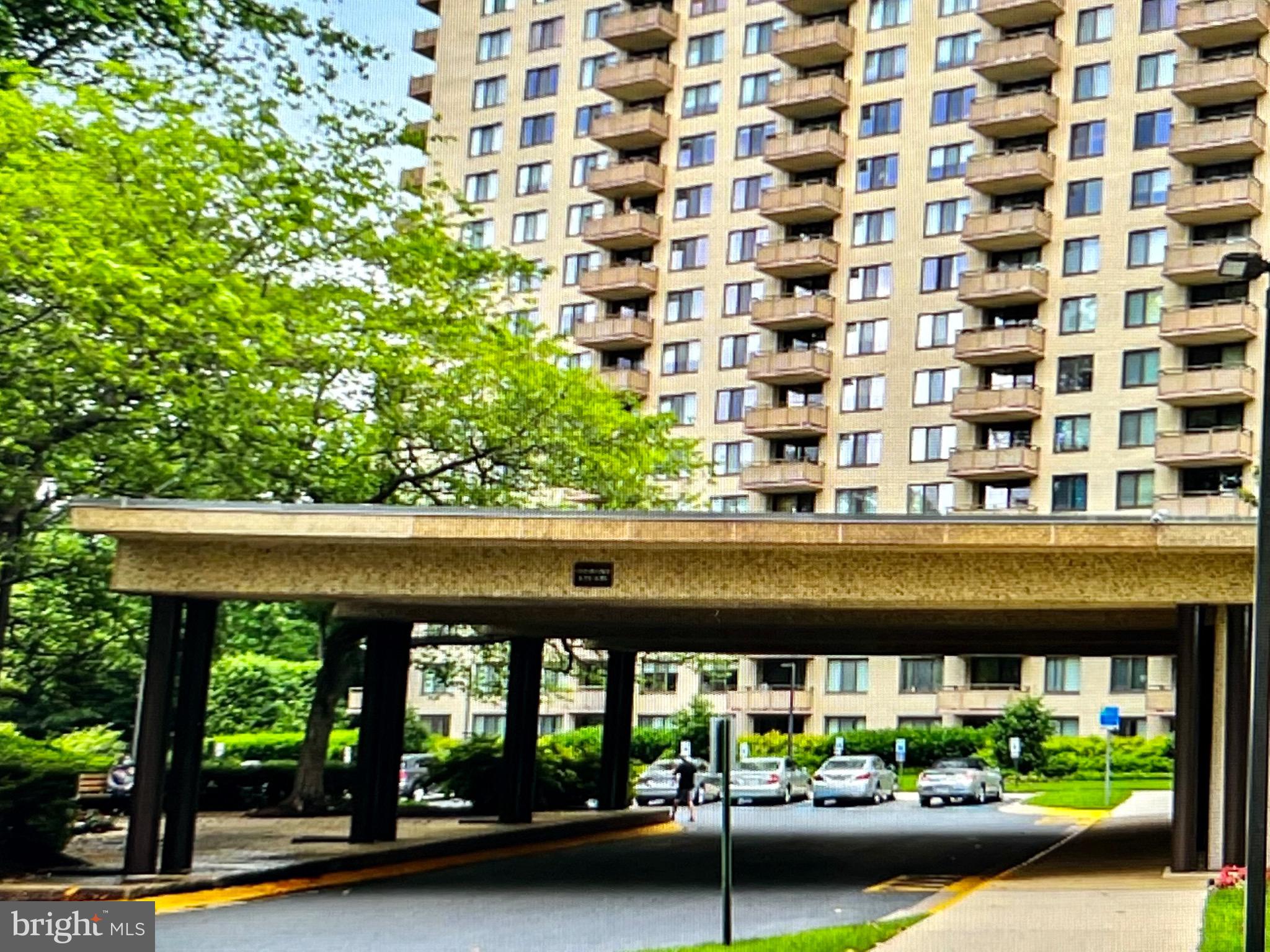 PROMENADE TOWERS - Residential Lease