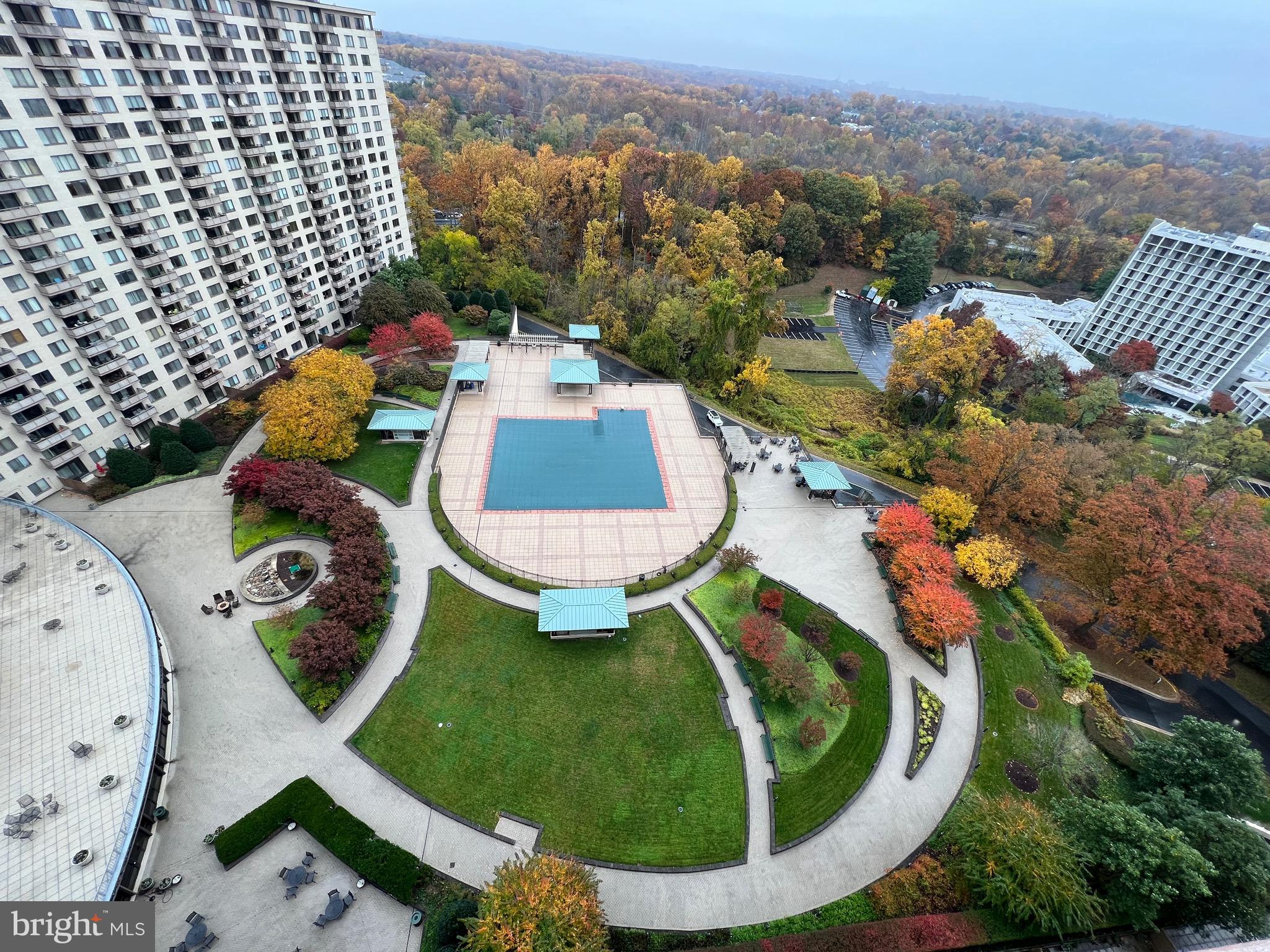 PROMENADE TOWERS - Residential Lease