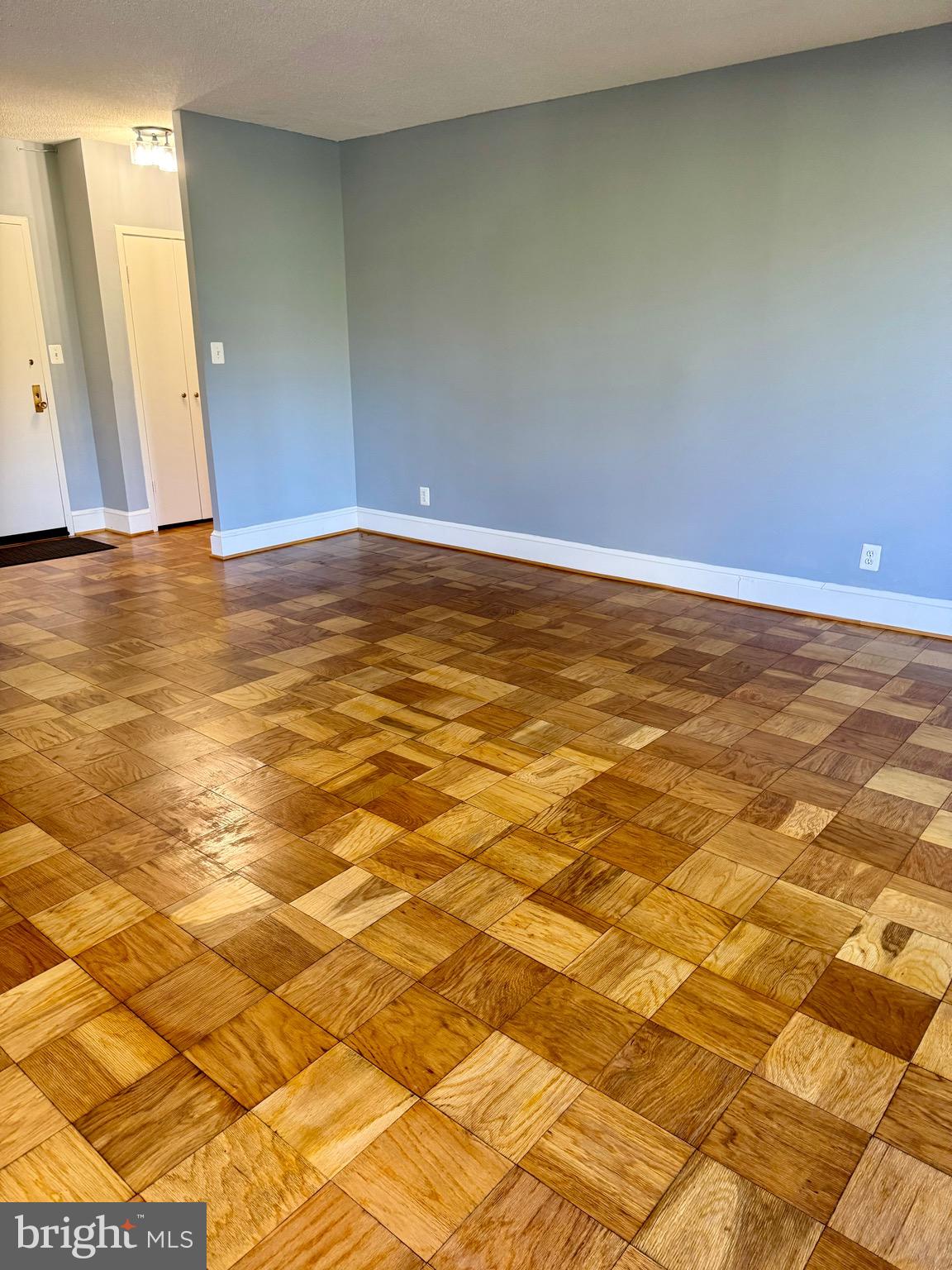 PROMENADE TOWERS - Residential Lease