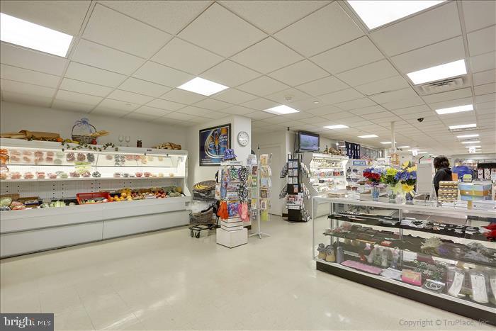 PROMENADE TOWERS - Residential Lease