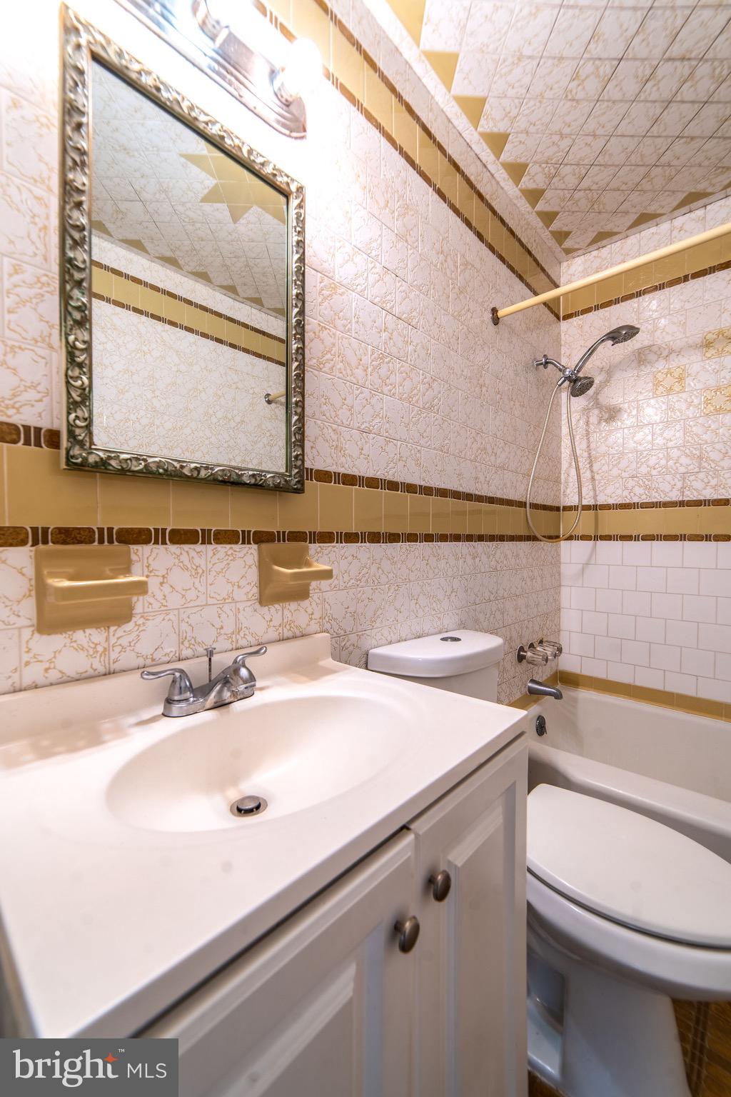 GRAY MANOR - Residential