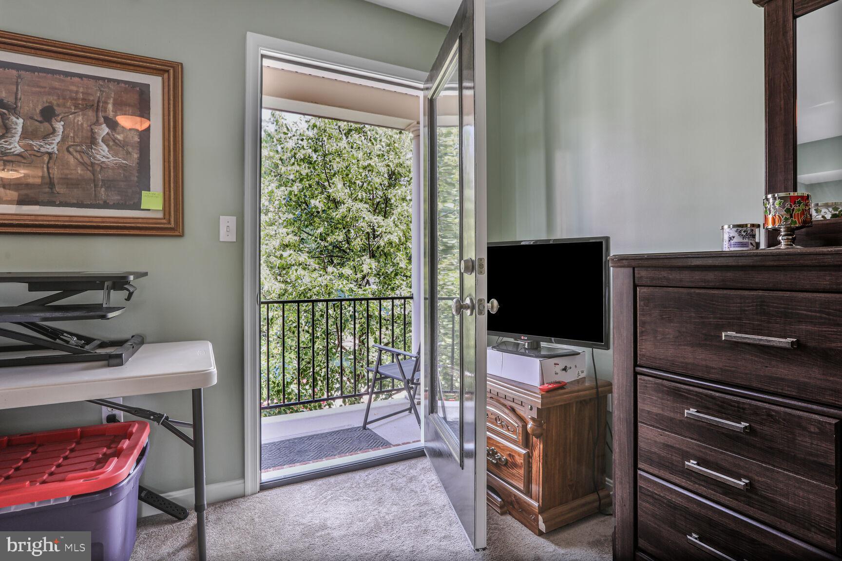 ATHENA SQUARE - Residential
