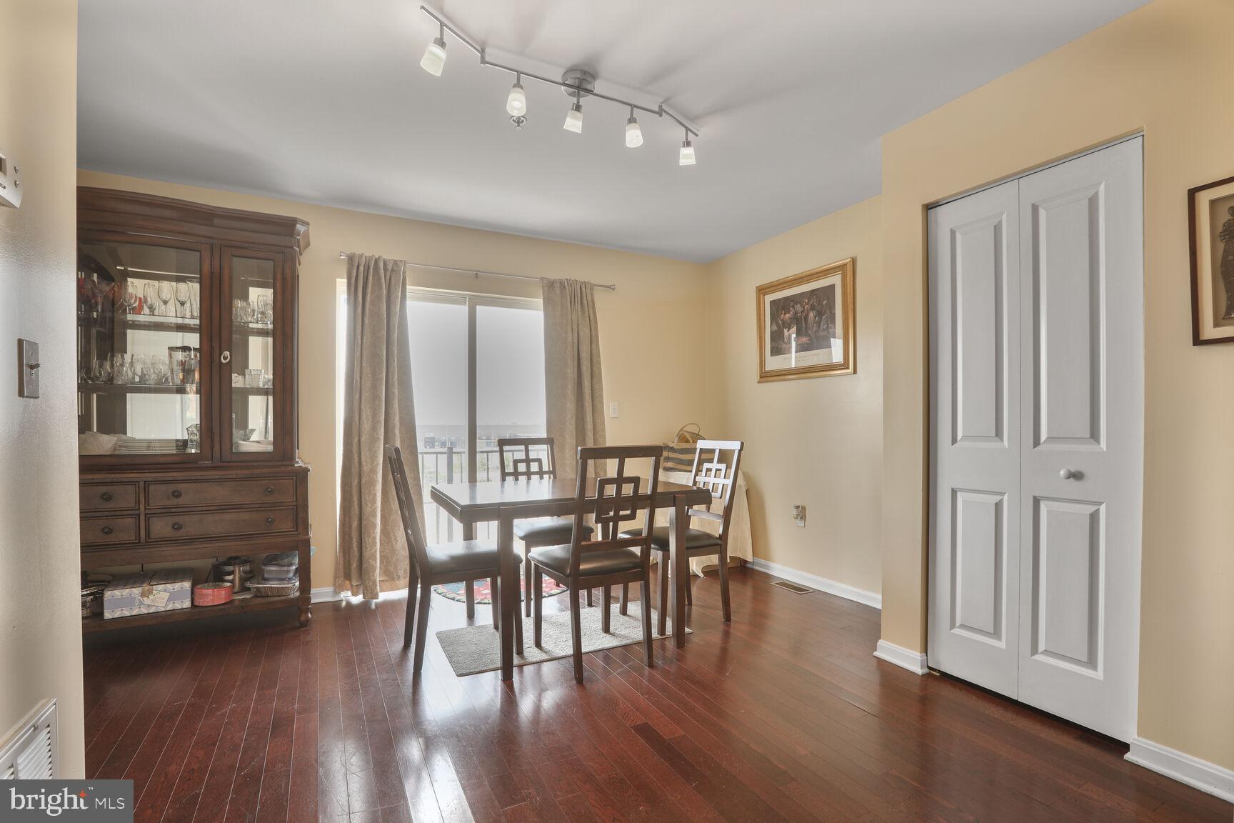 ATHENA SQUARE - Residential