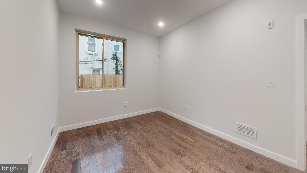 OLDE KENSINGTON - Residential Lease
