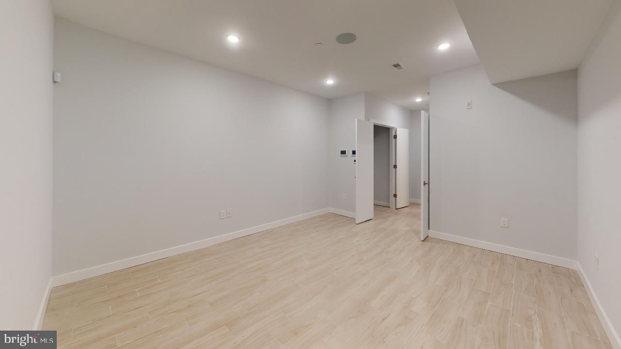 OLDE KENSINGTON - Residential Lease