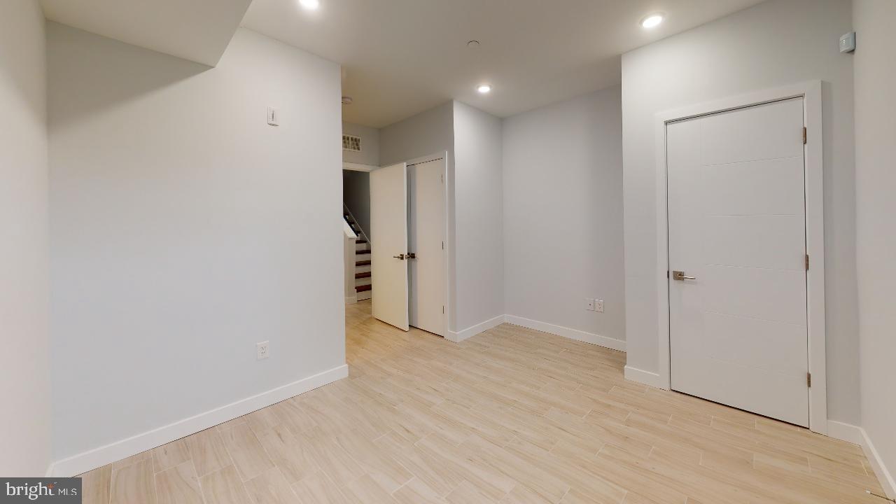 OLDE KENSINGTON - Residential Lease
