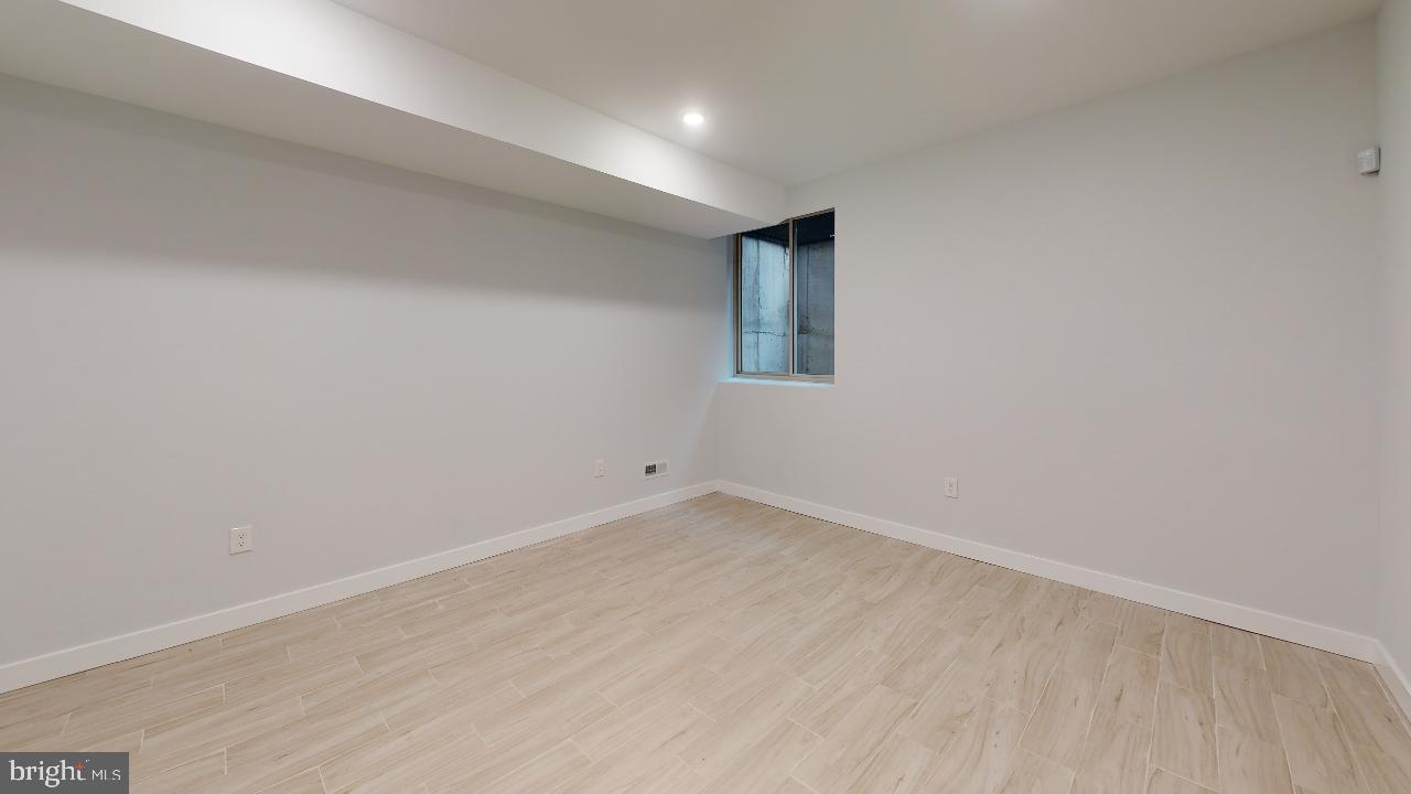 OLDE KENSINGTON - Residential Lease