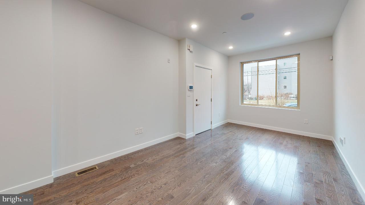 OLDE KENSINGTON - Residential Lease