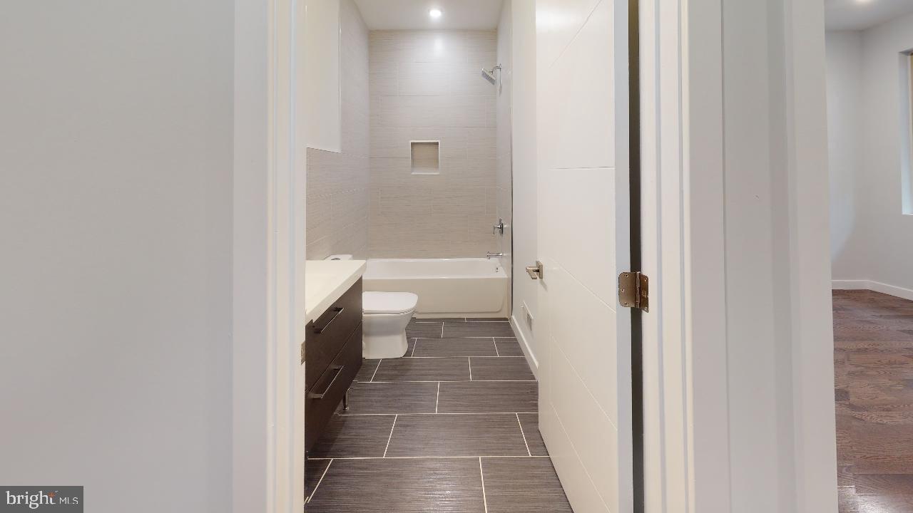 OLDE KENSINGTON - Residential Lease